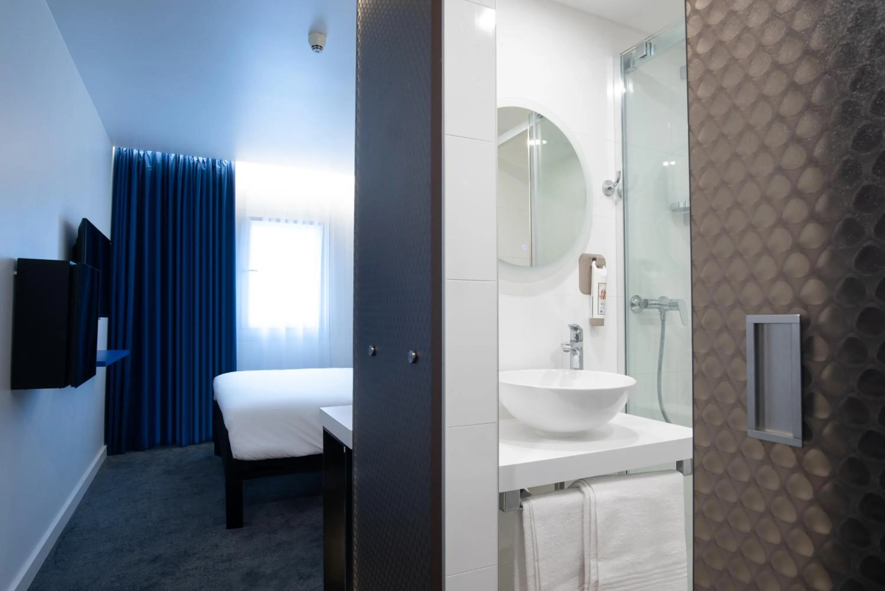 Bathroom, Bed in Ibis Praha Old Town