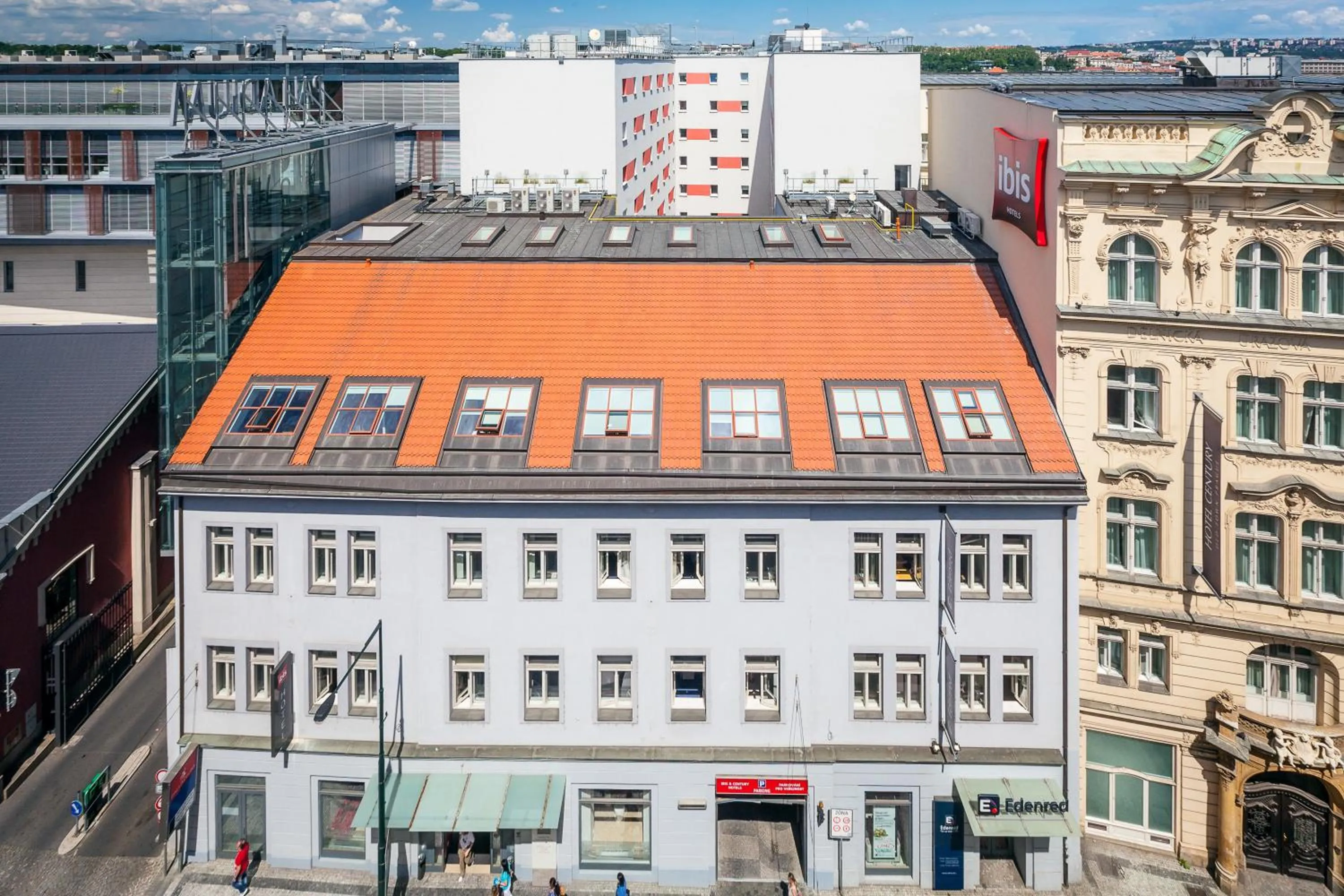 Facade/entrance in Ibis Praha Old Town