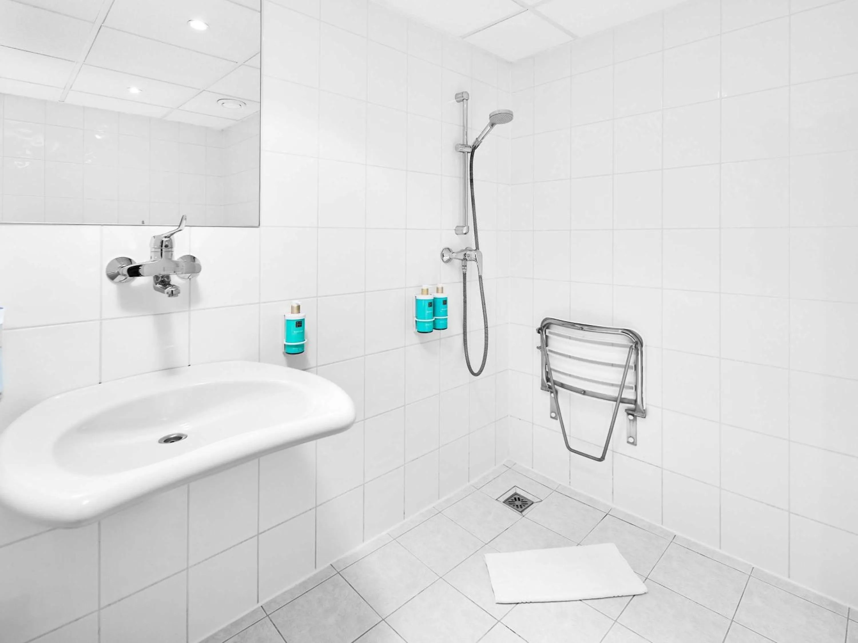 Shower in Novotel Praha Wenceslas Square