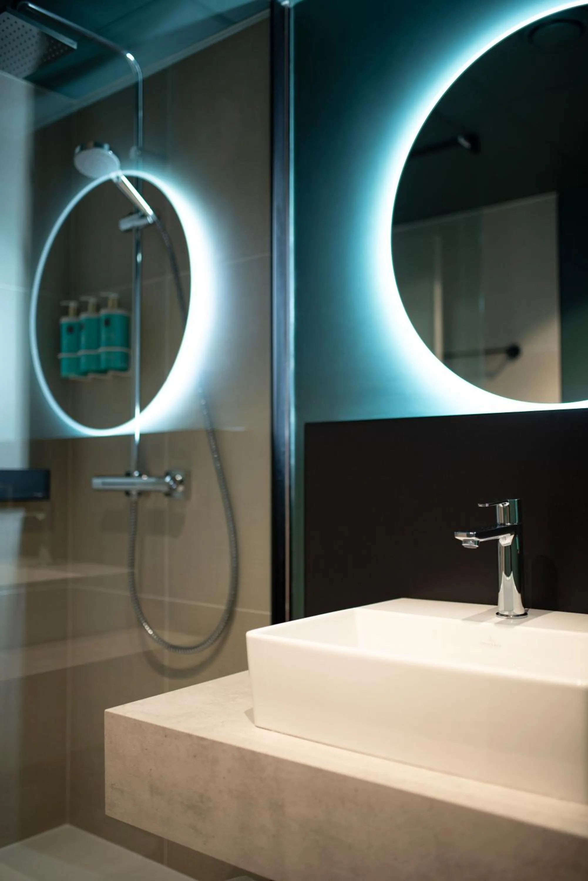 Shower in Novotel Praha Wenceslas Square