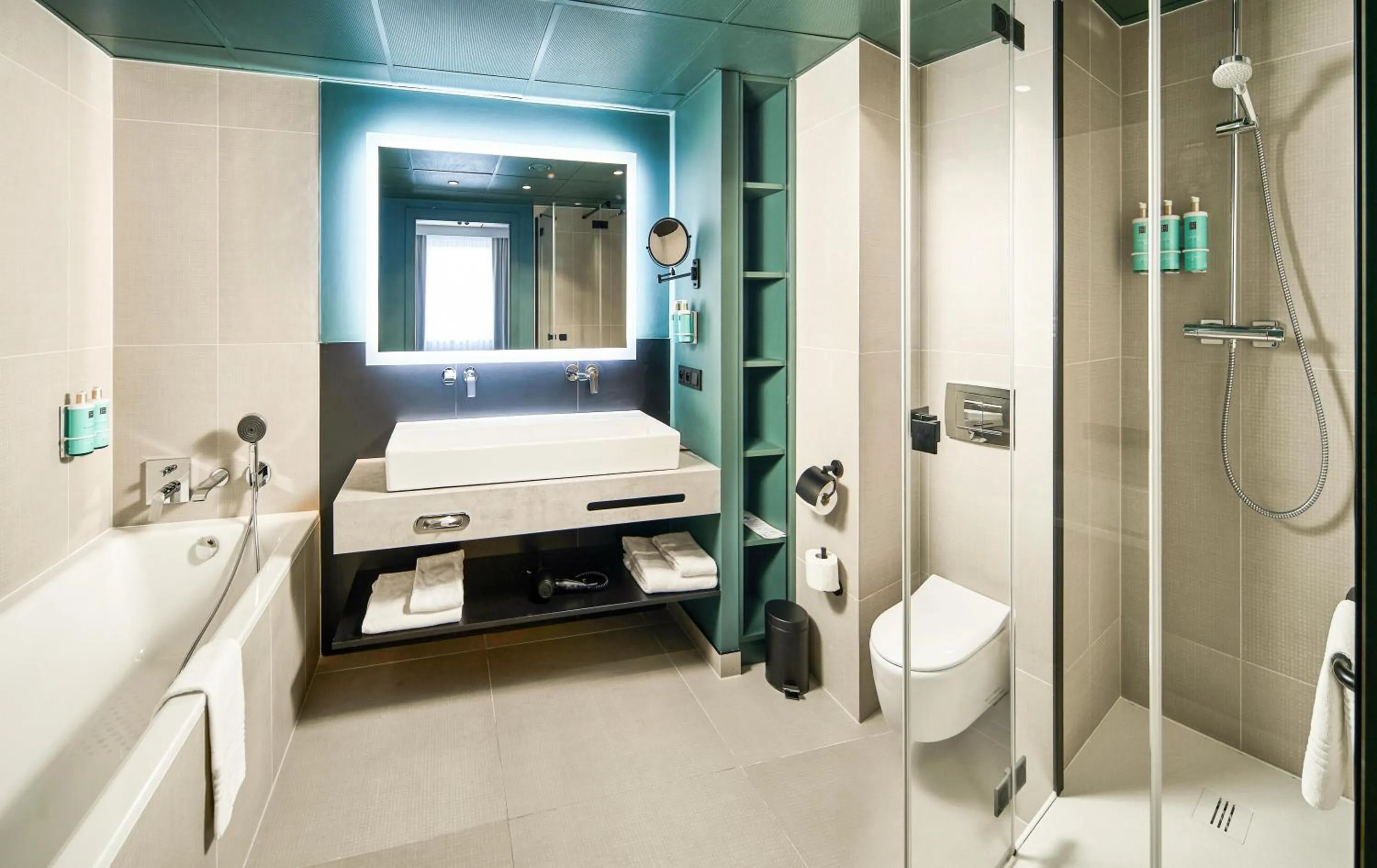 Shower in Novotel Praha Wenceslas Square