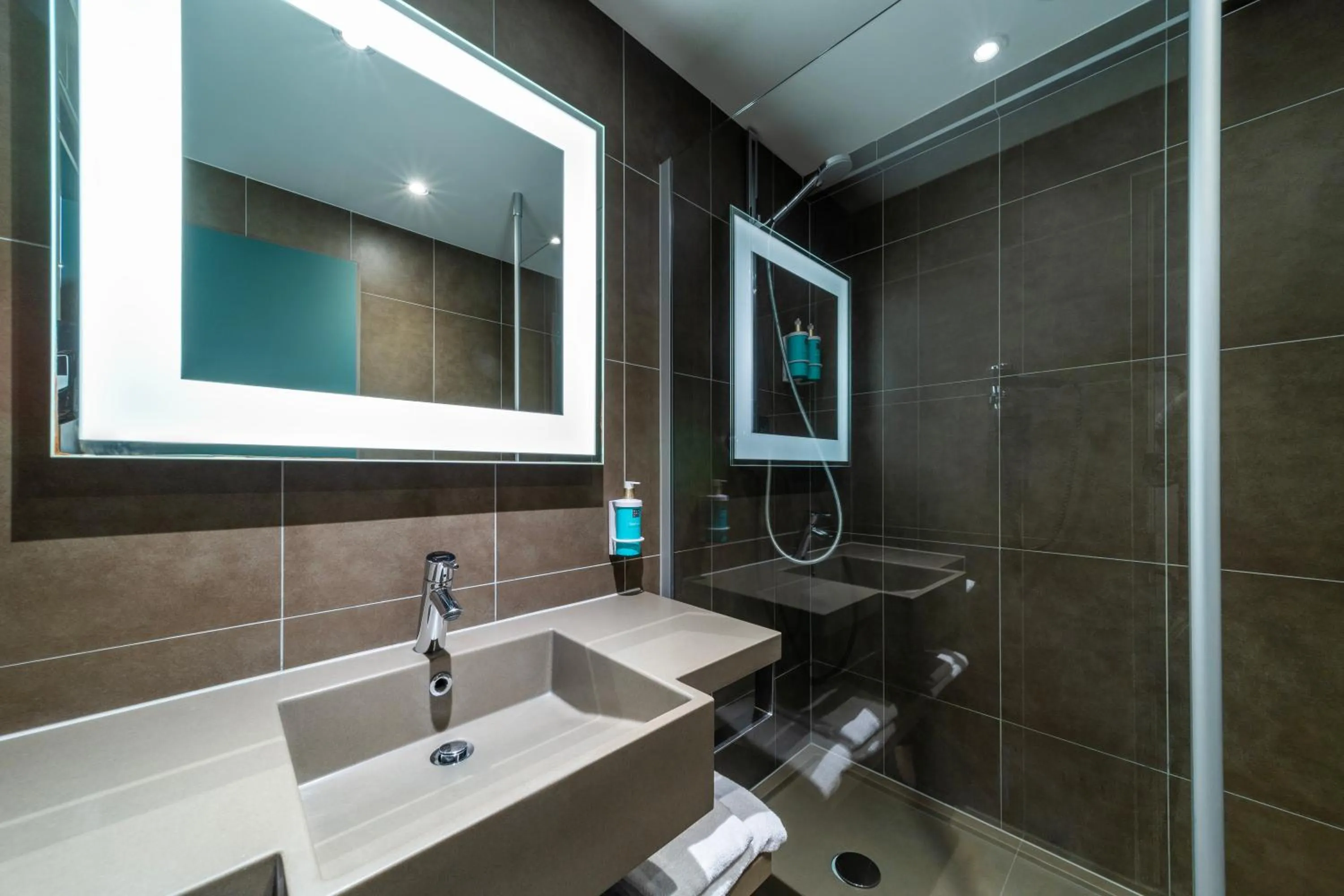 Shower in Novotel Praha Wenceslas Square