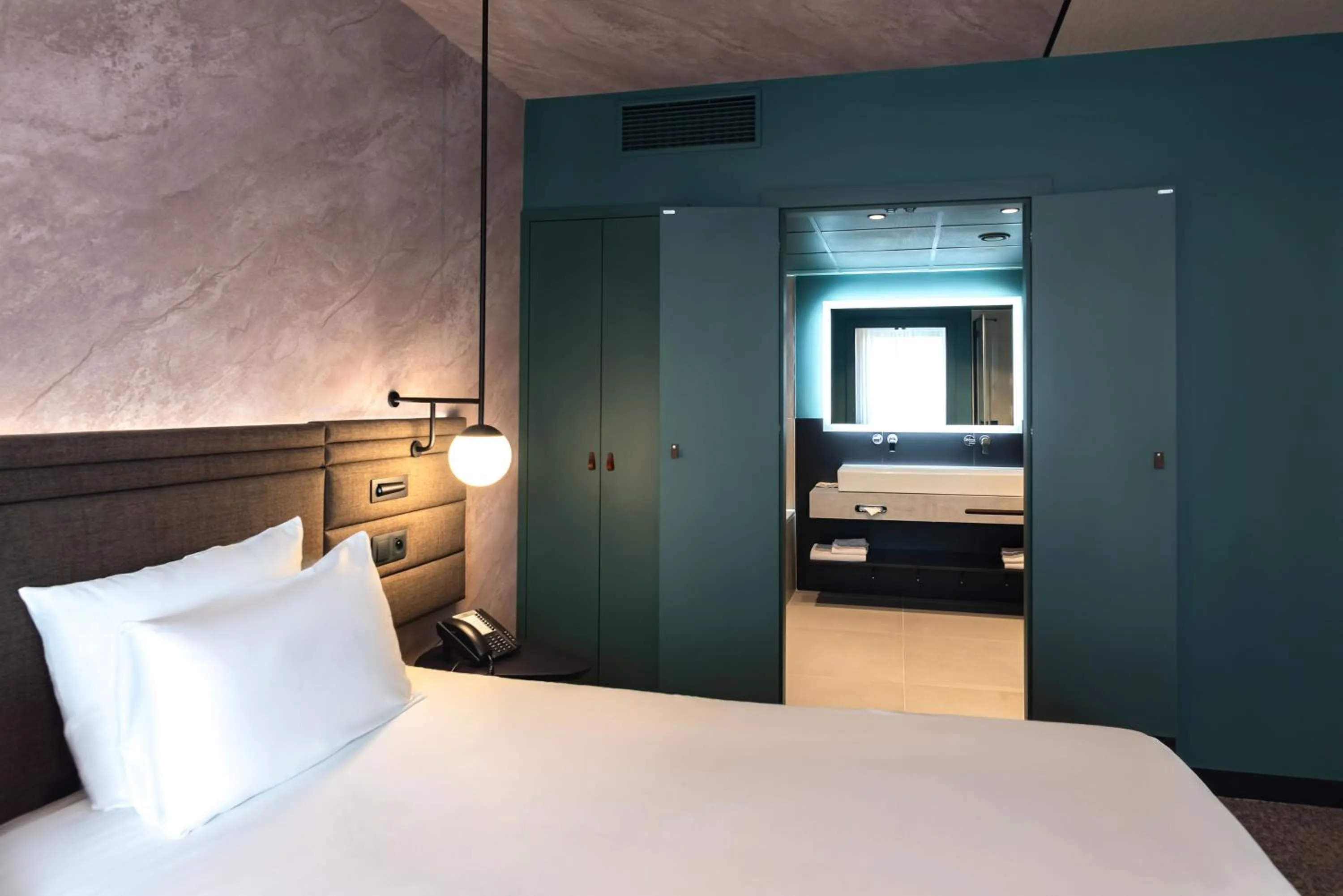 Bathroom, Bed in Novotel Praha Wenceslas Square