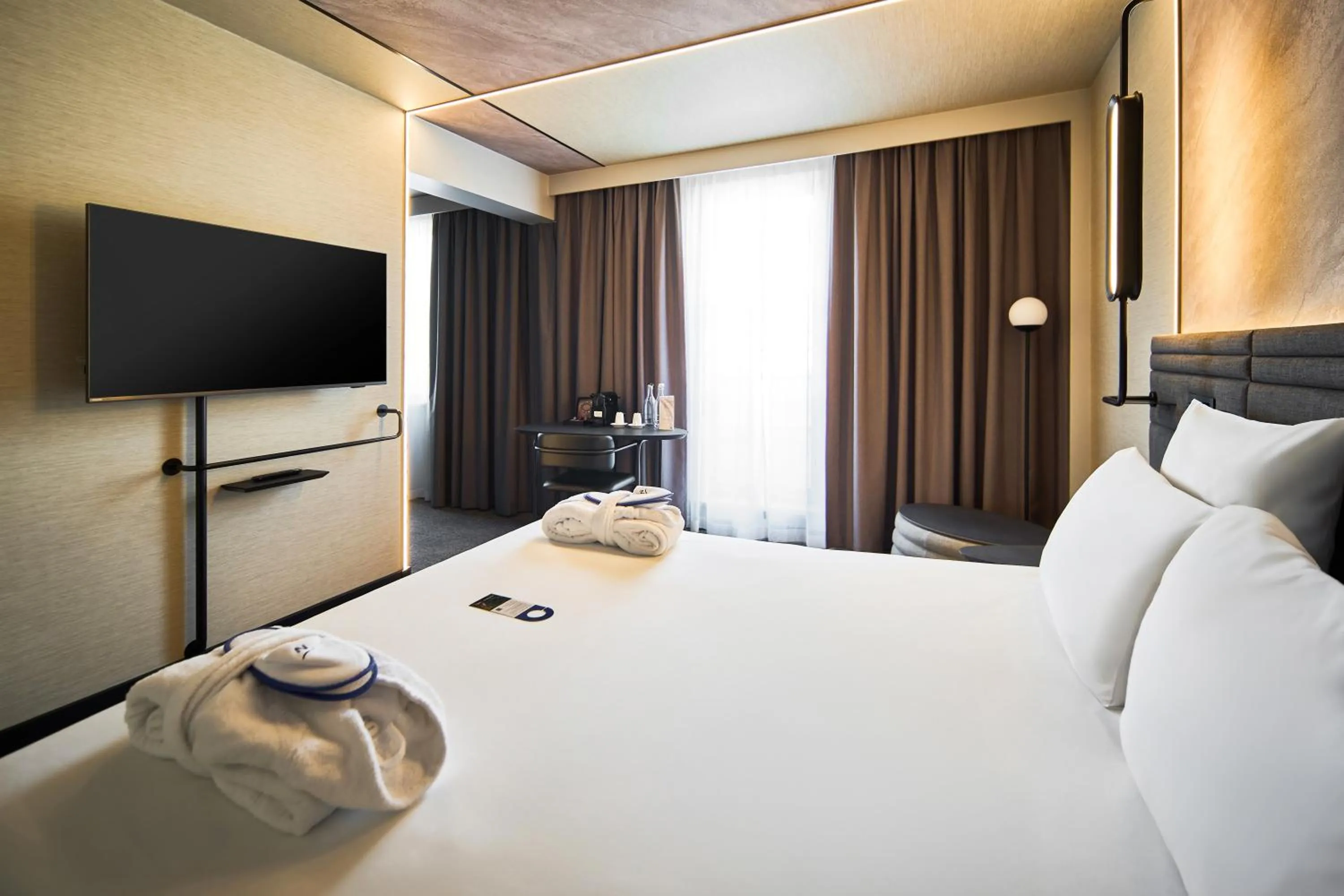 Seating area, Bed in Novotel Praha Wenceslas Square