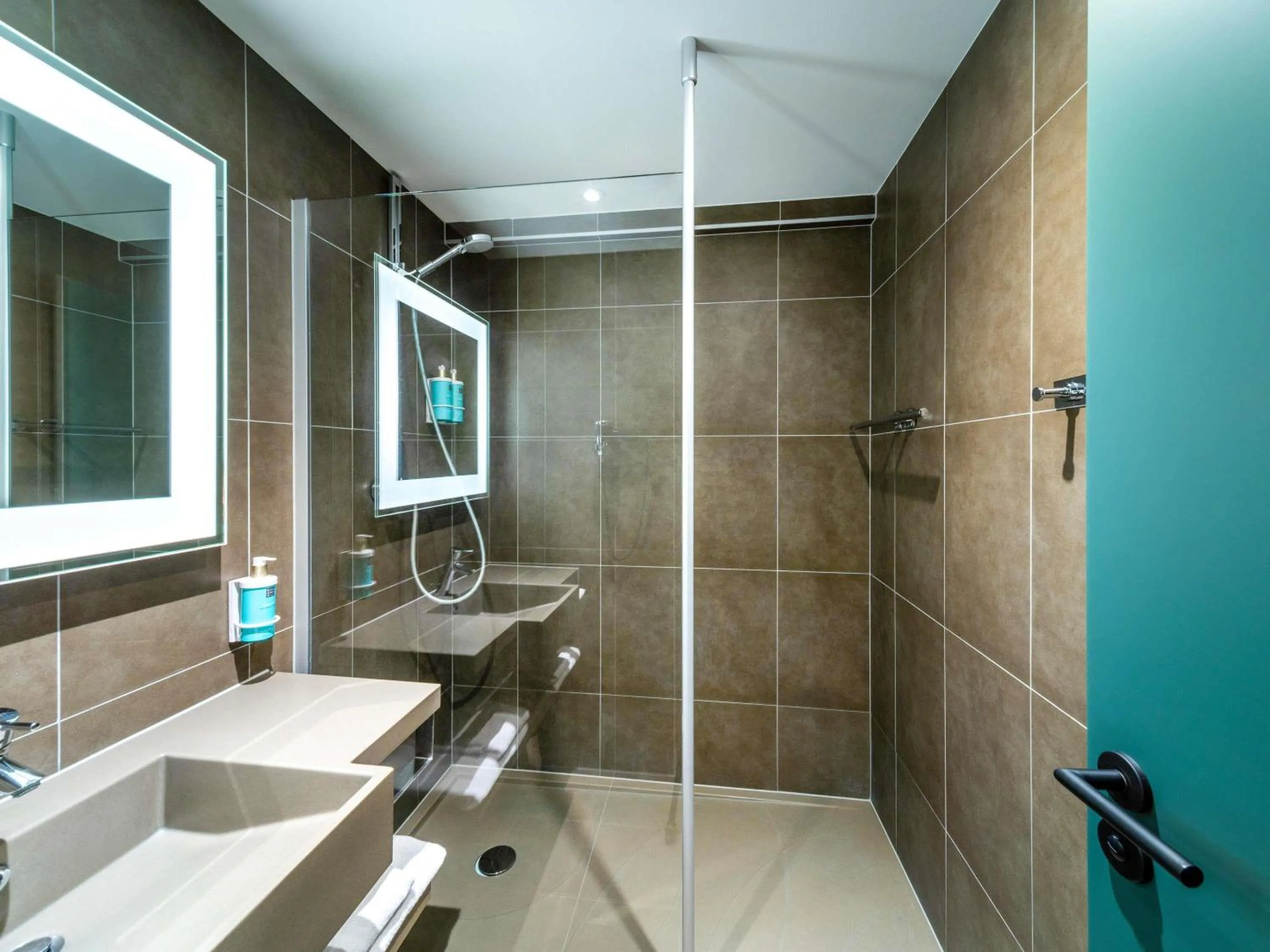 Shower in Novotel Praha Wenceslas Square