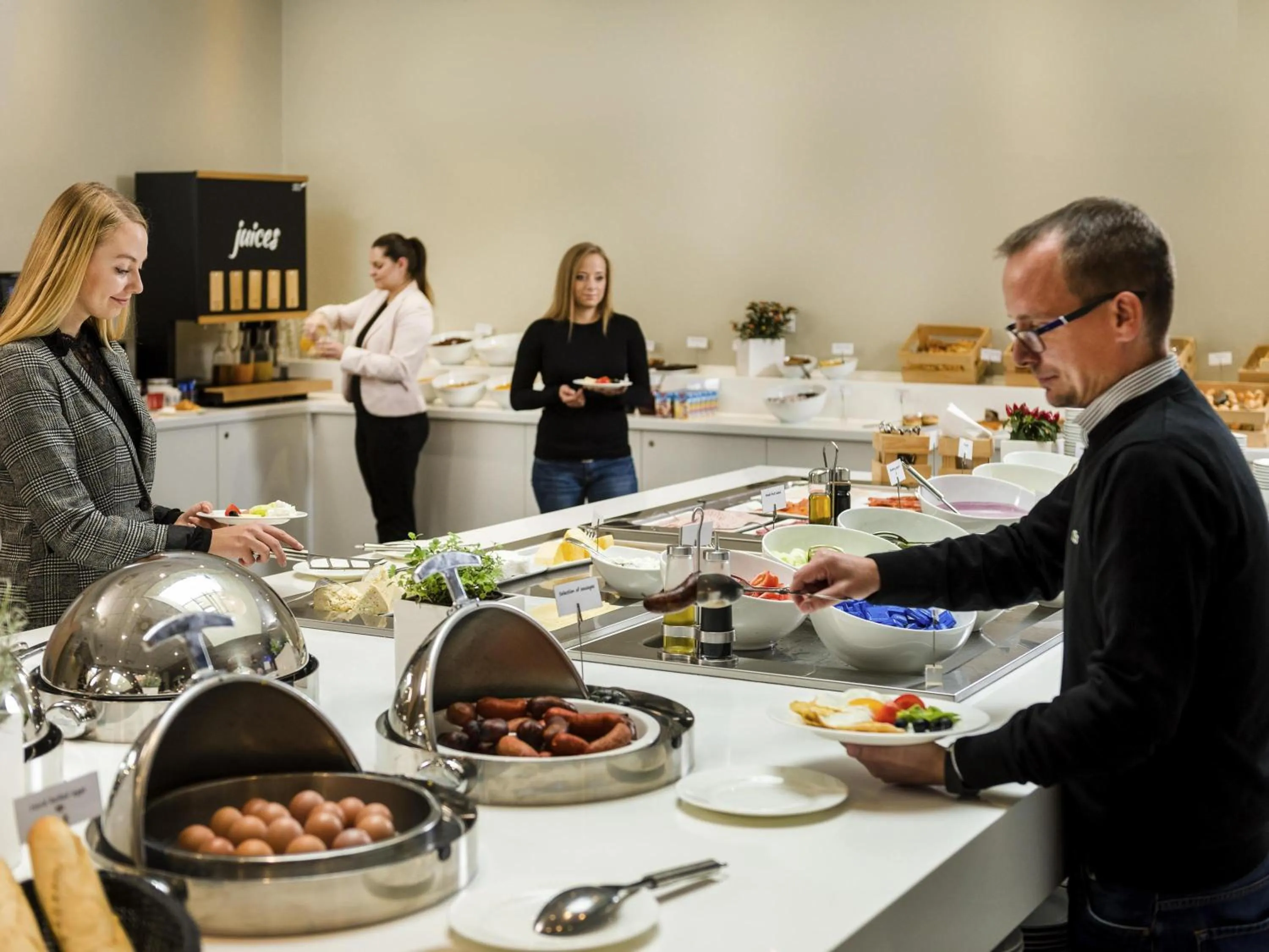 Restaurant/places to eat in Novotel Praha Wenceslas Square