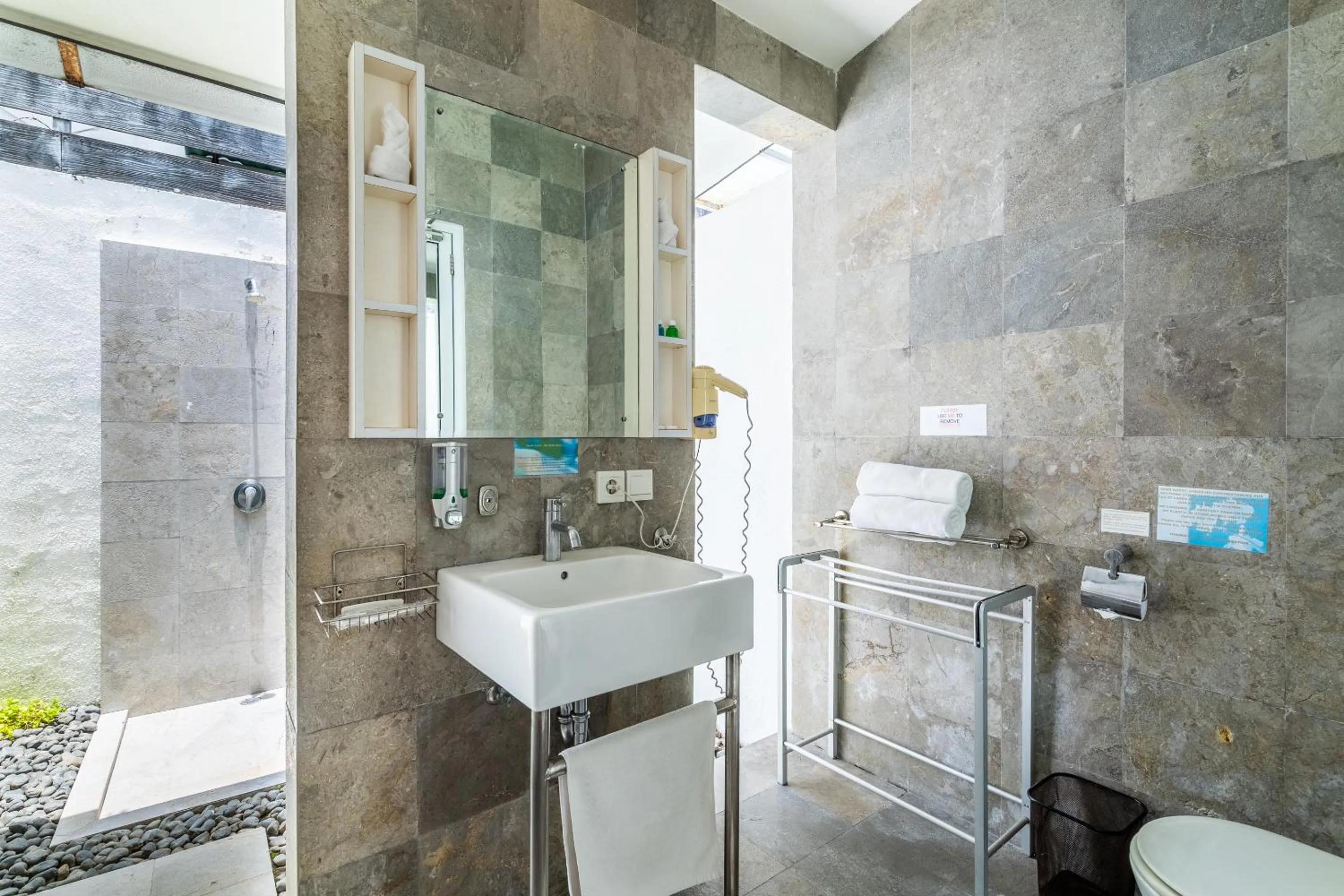 Shower in Bali Yarra Villas - Seminyak