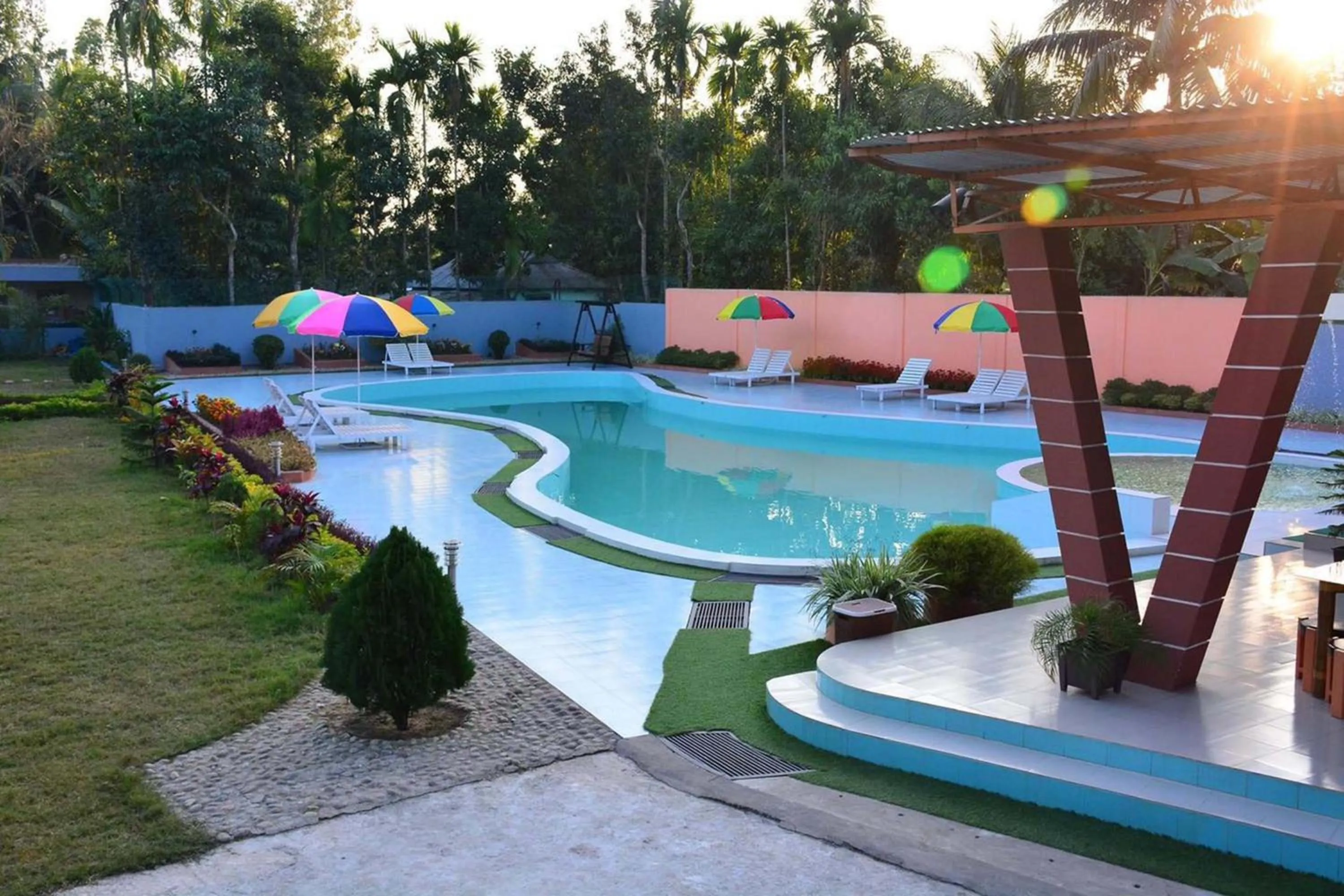 Swimming pool in Tea Heaven Resort