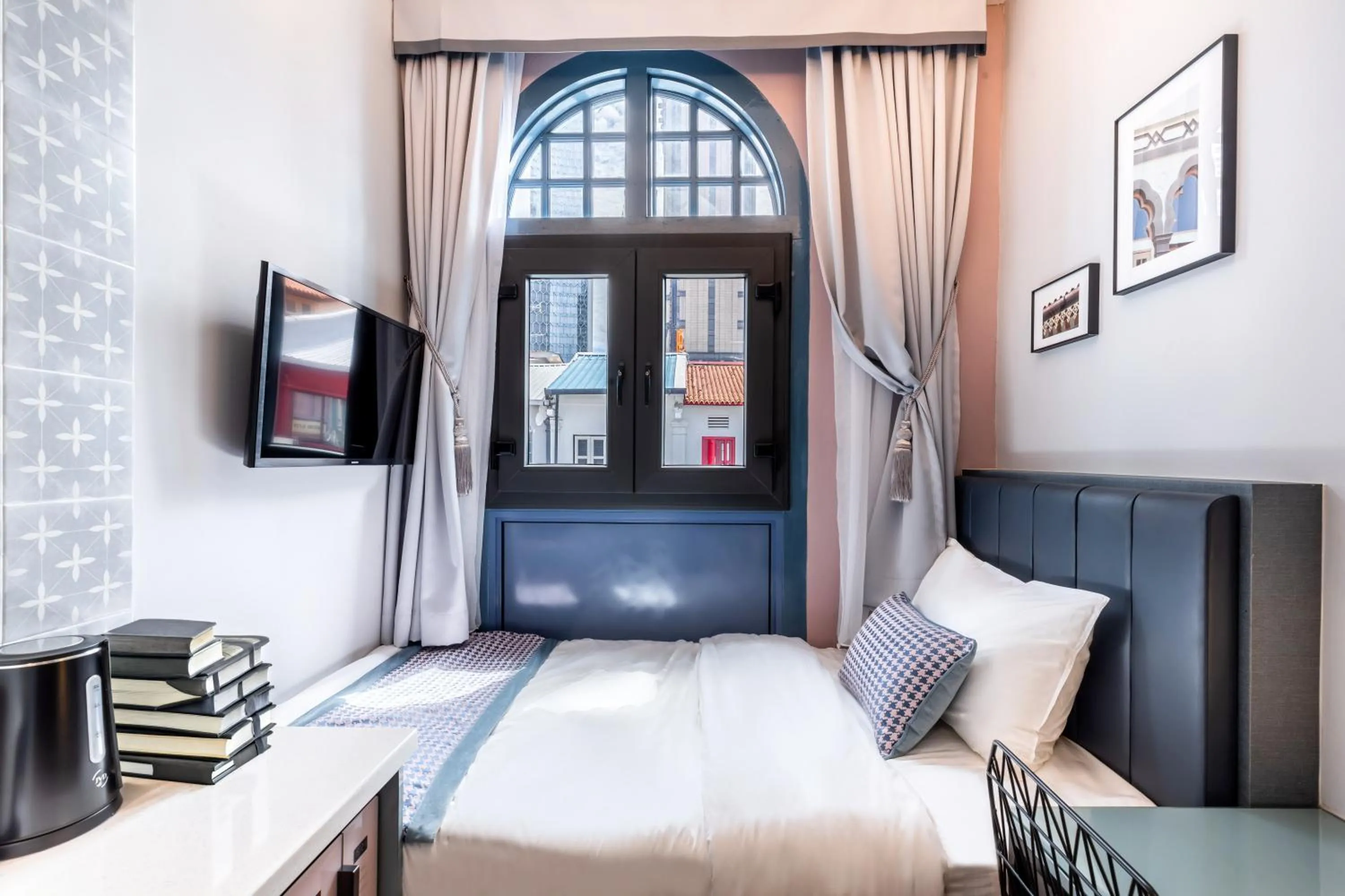 Bed in Heritage Collection on Arab - Mobile App Check-In