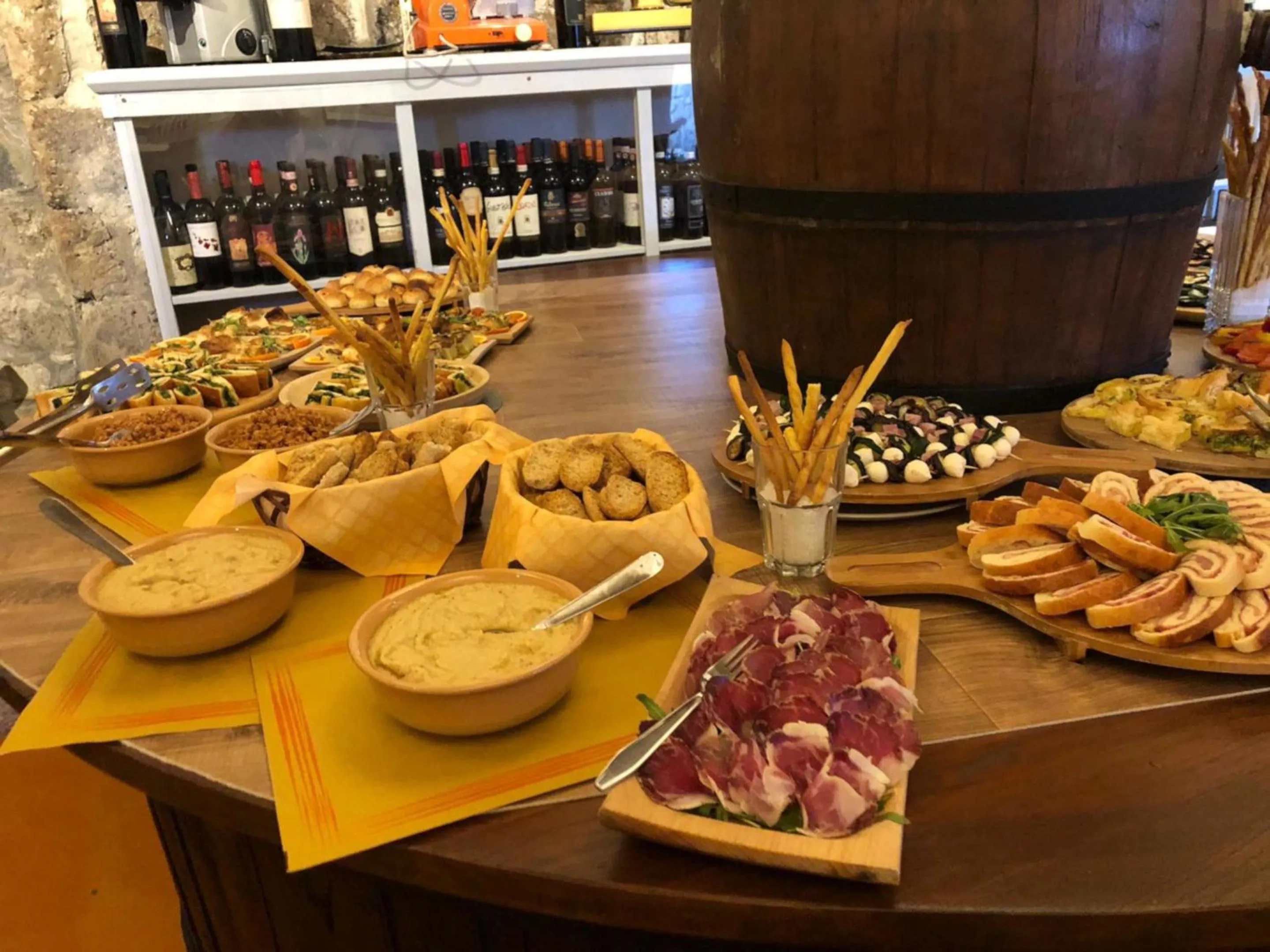 Food and drinks in Antico Borgo La Commenda
