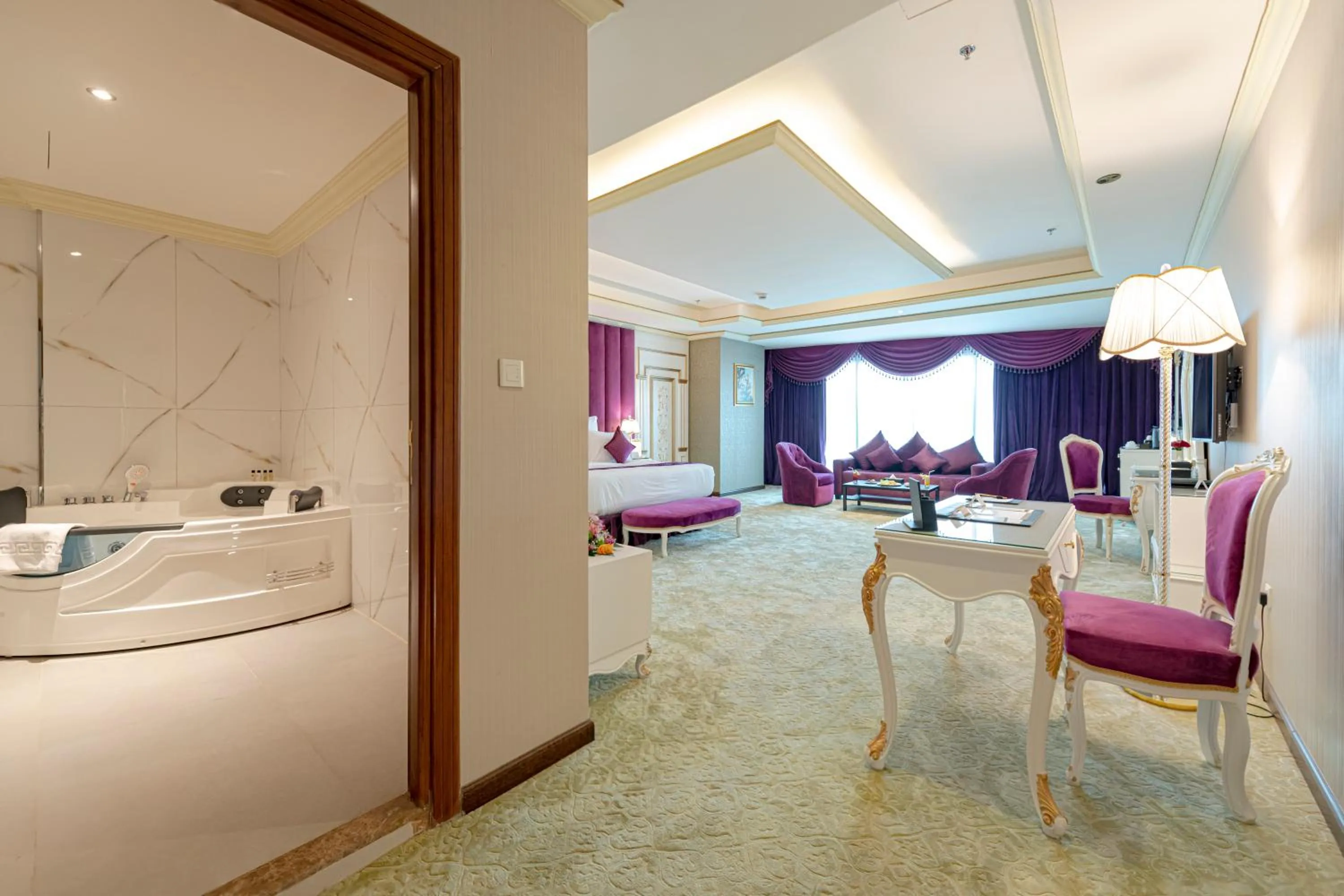 Bathroom, Bed in WA Hotel