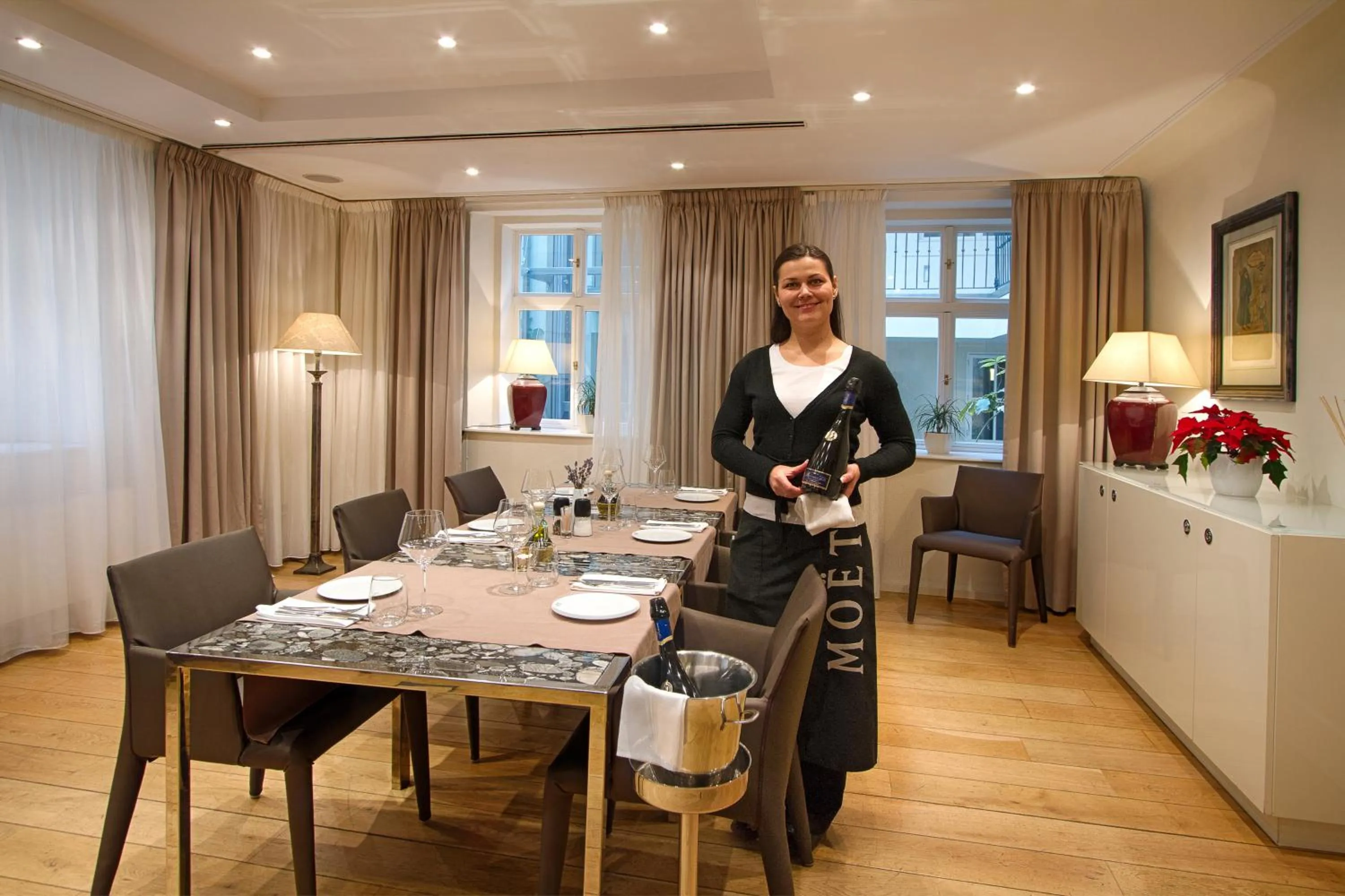 Restaurant/places to eat in Three Storks