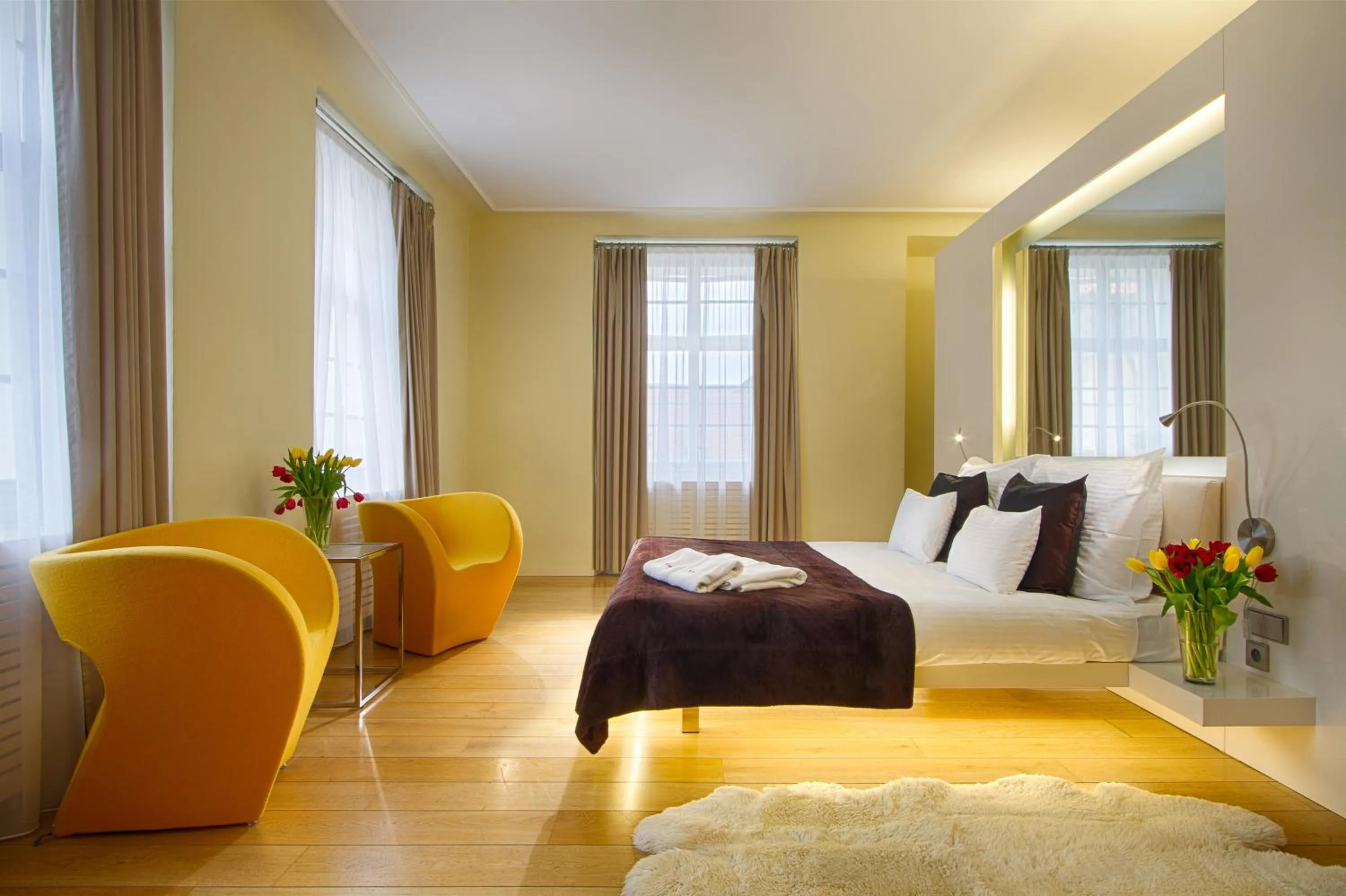 Bedroom, Bed in Three Storks