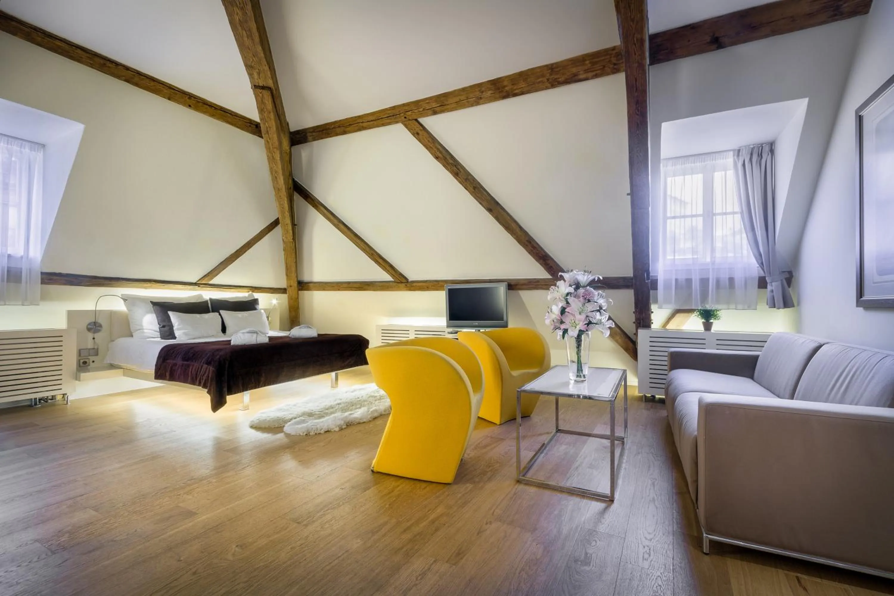 Bedroom in Three Storks