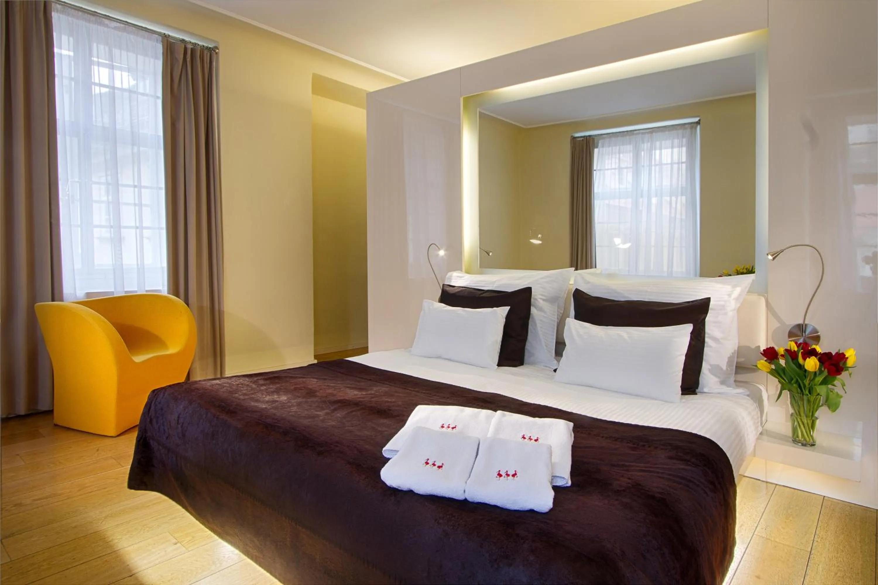 Bedroom, Bed in Three Storks