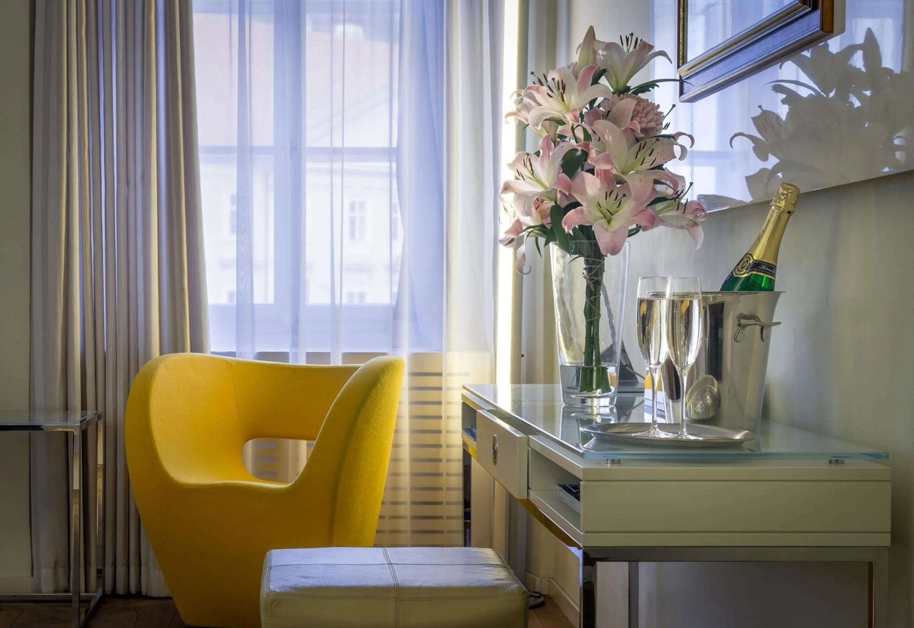 Bedroom in Three Storks