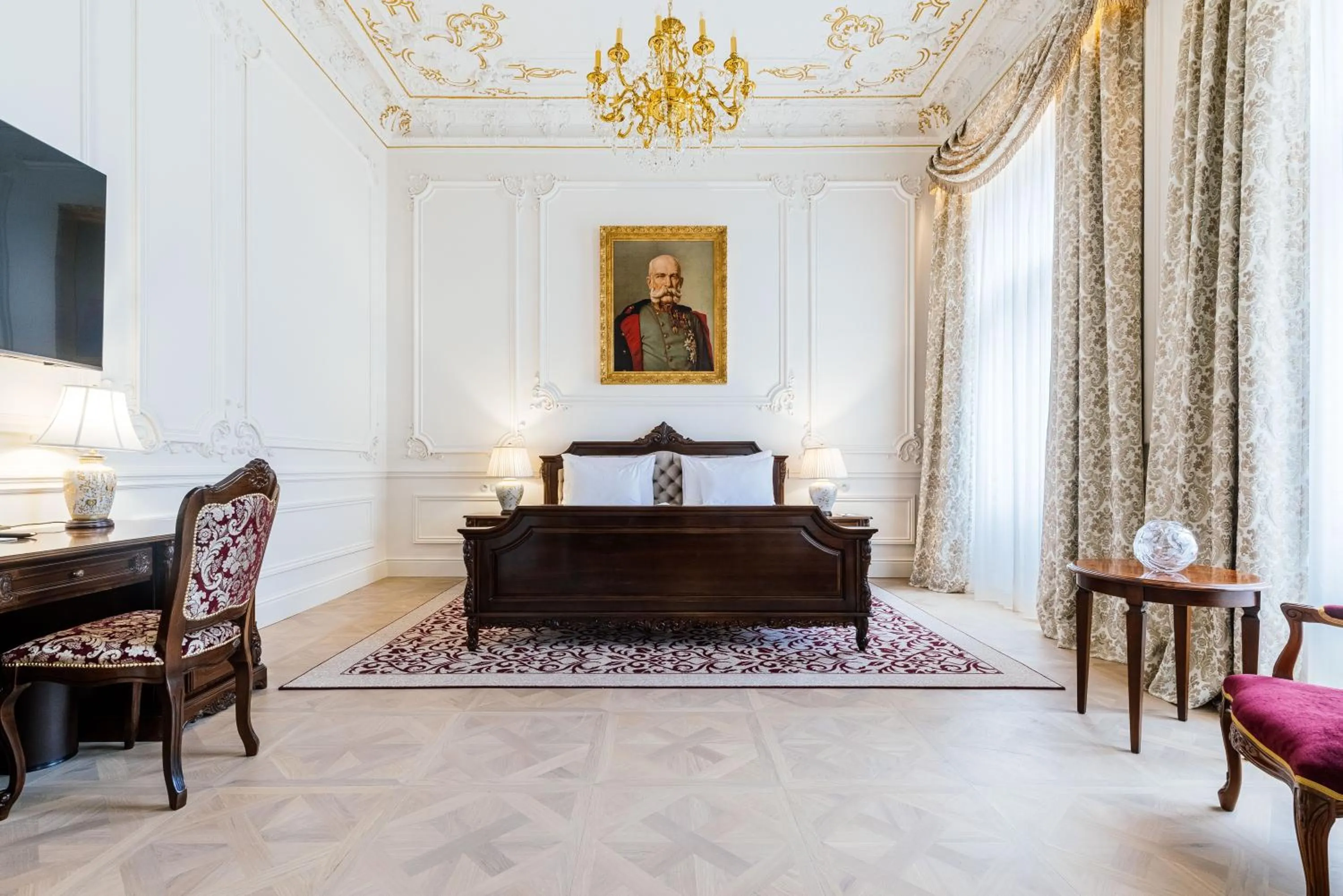 Bed in Grandhotel Pupp