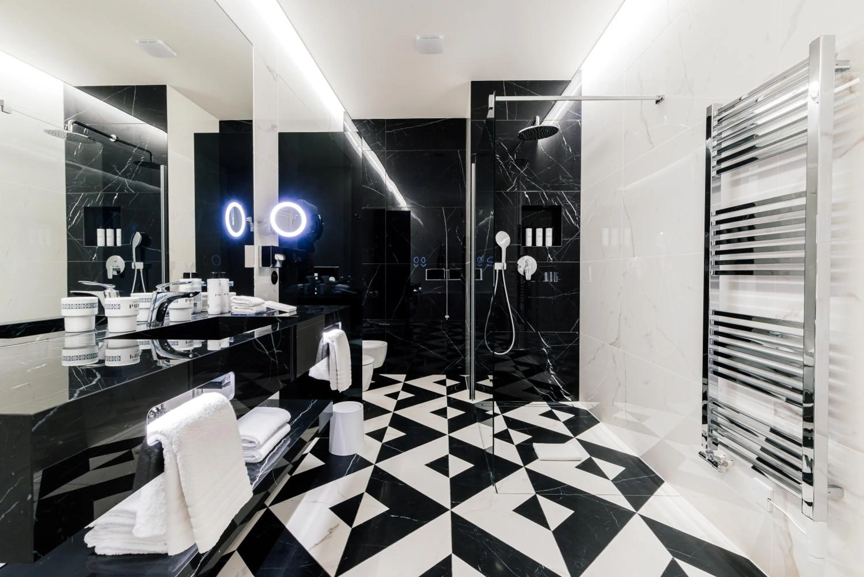 Shower in Grandhotel Pupp