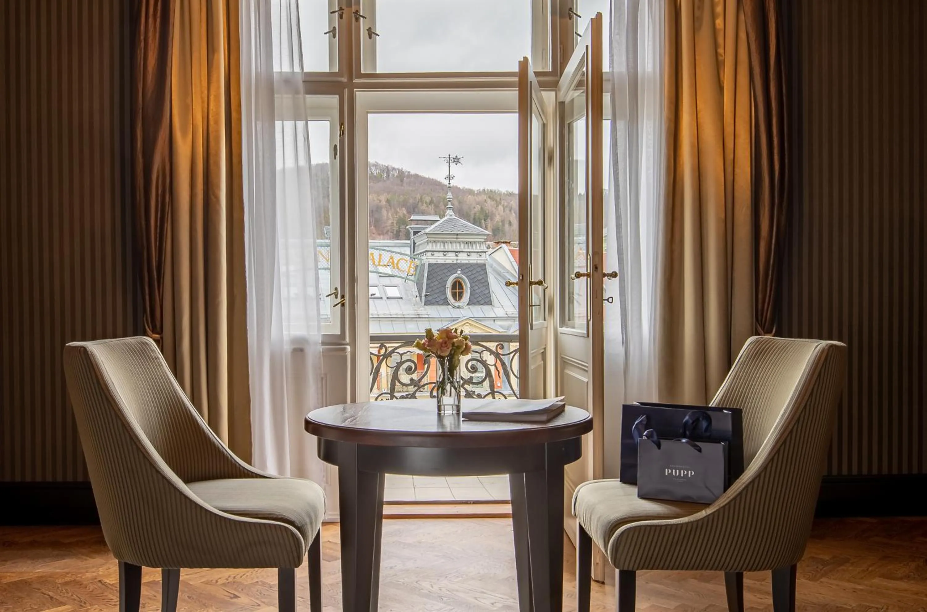 Seating area in Grandhotel Pupp