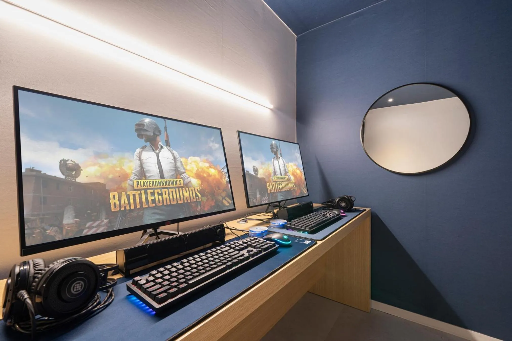 TV and multimedia in Croissant Hotel Guri by Aank