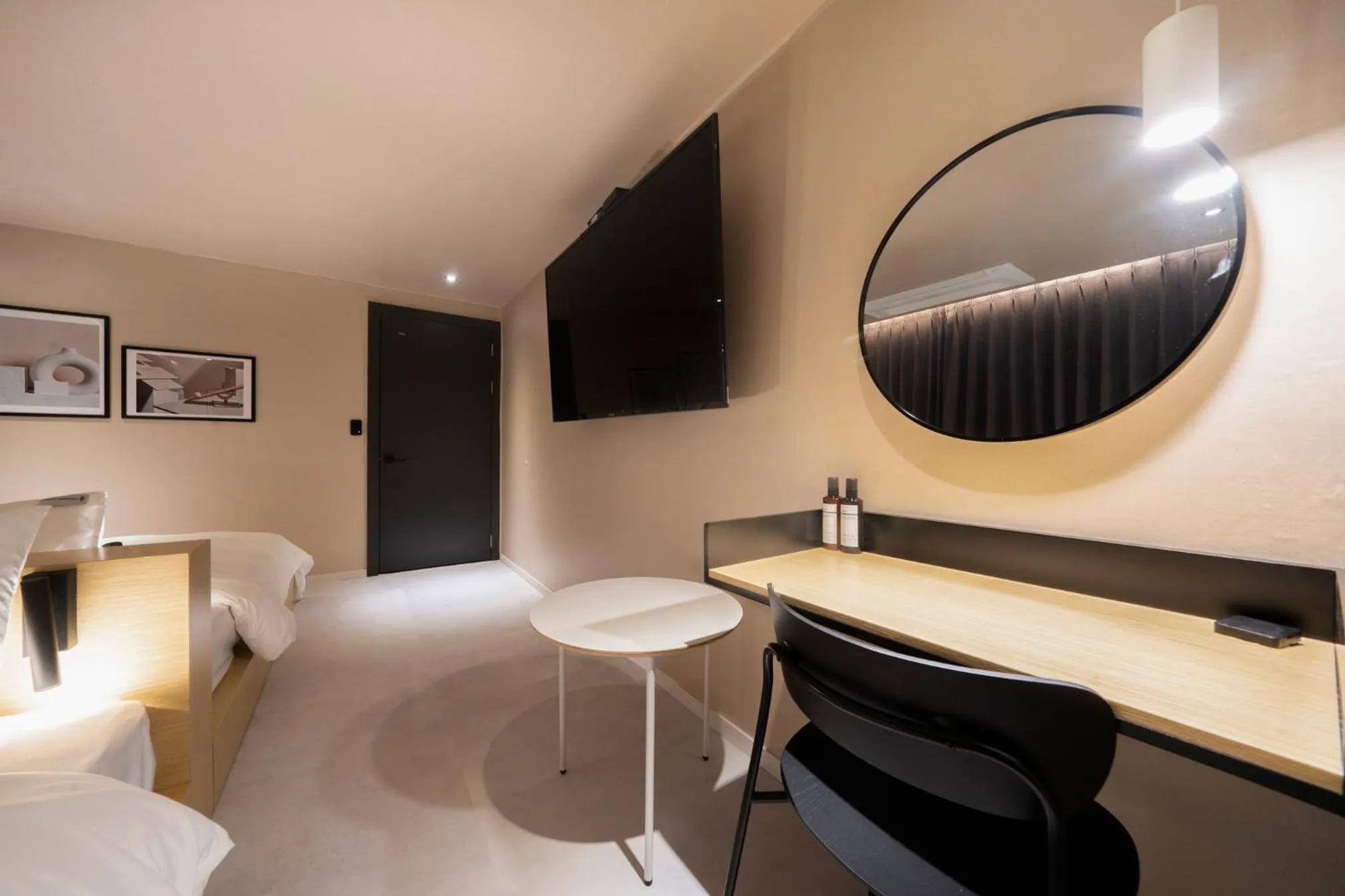 Bed in Croissant Hotel Guri by Aank