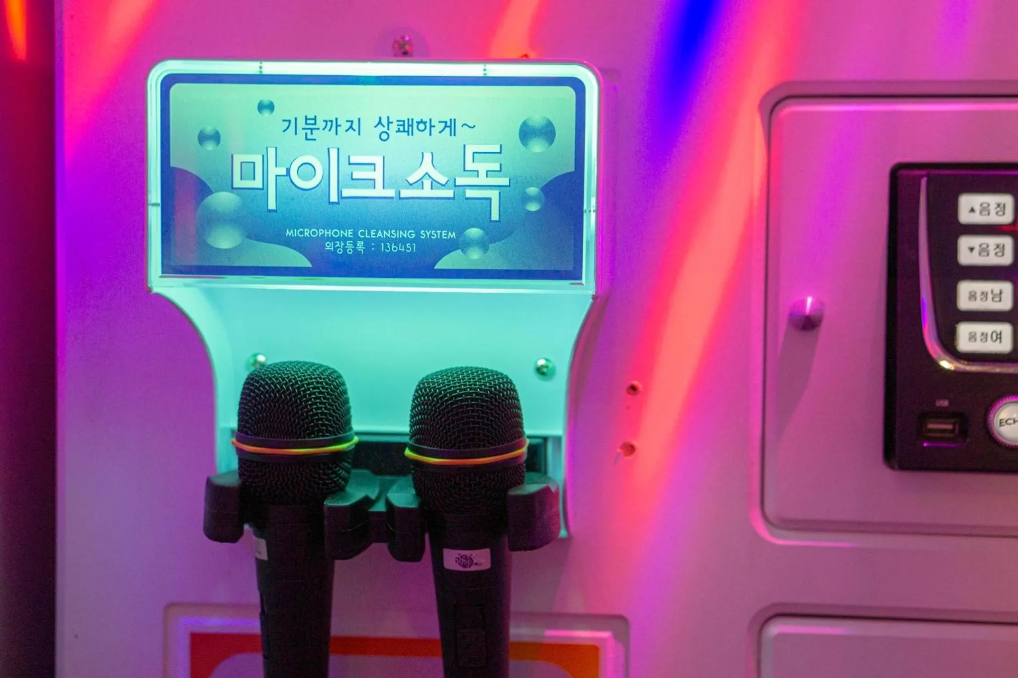 Evening entertainment in Croissant Hotel Guri by Aank