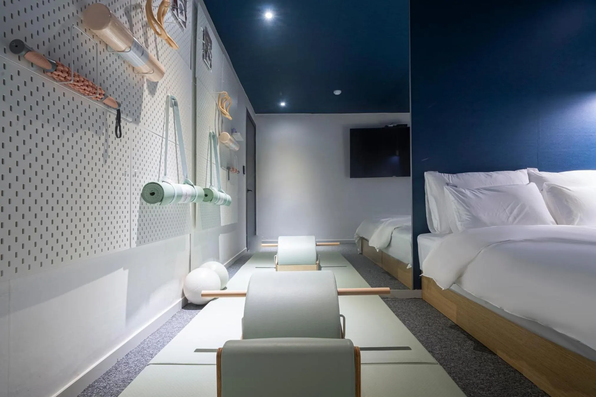 Bed in Croissant Hotel Guri by Aank