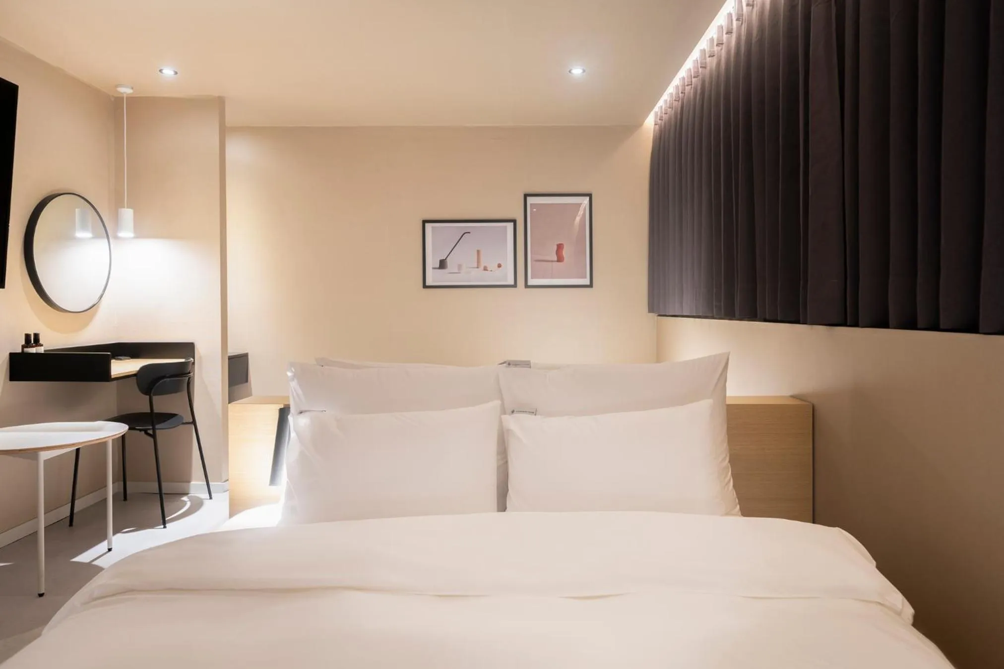 Bed in Croissant Hotel Guri by Aank