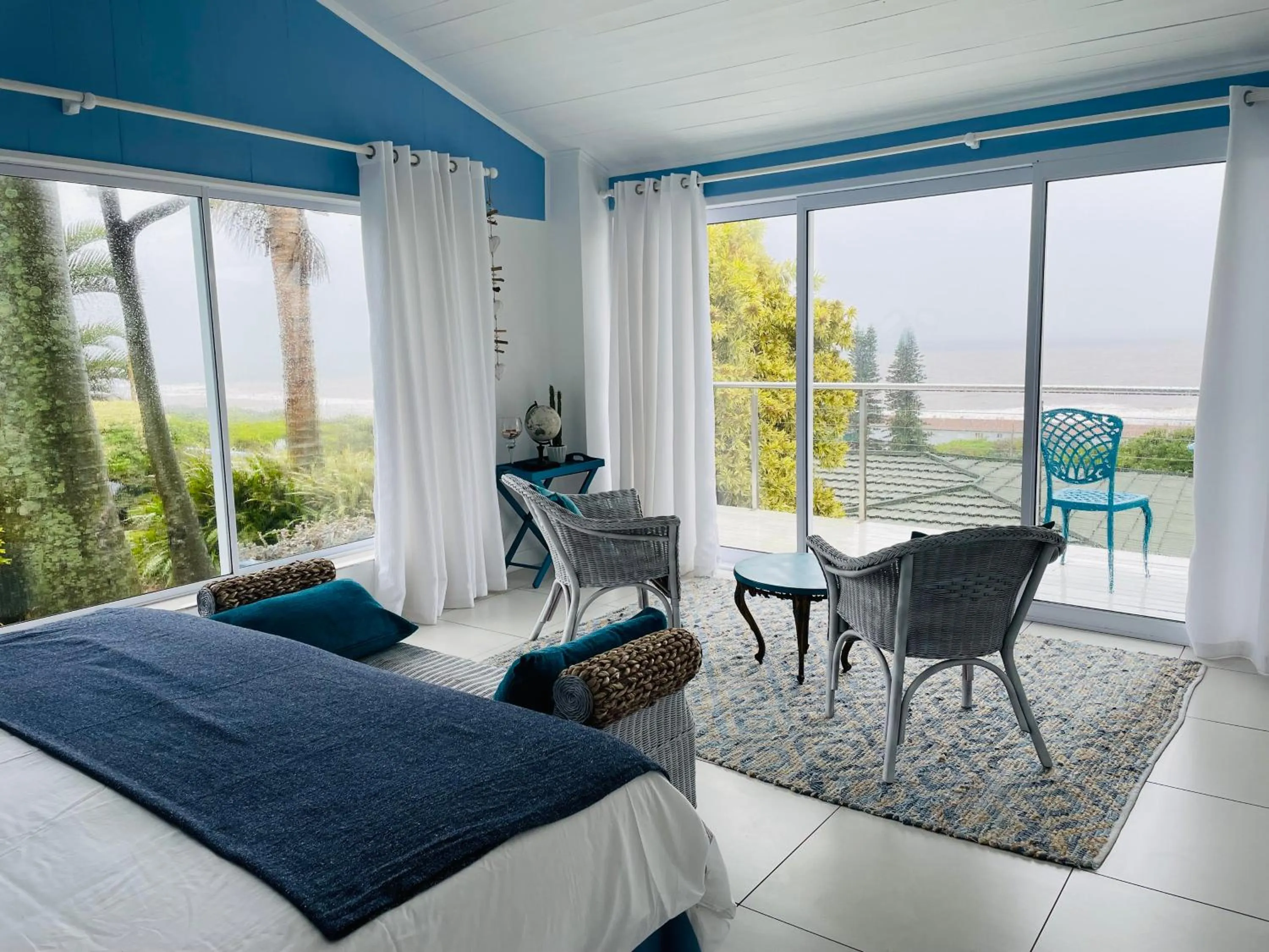 Bedroom, Bed in ThE LaZy ShArK