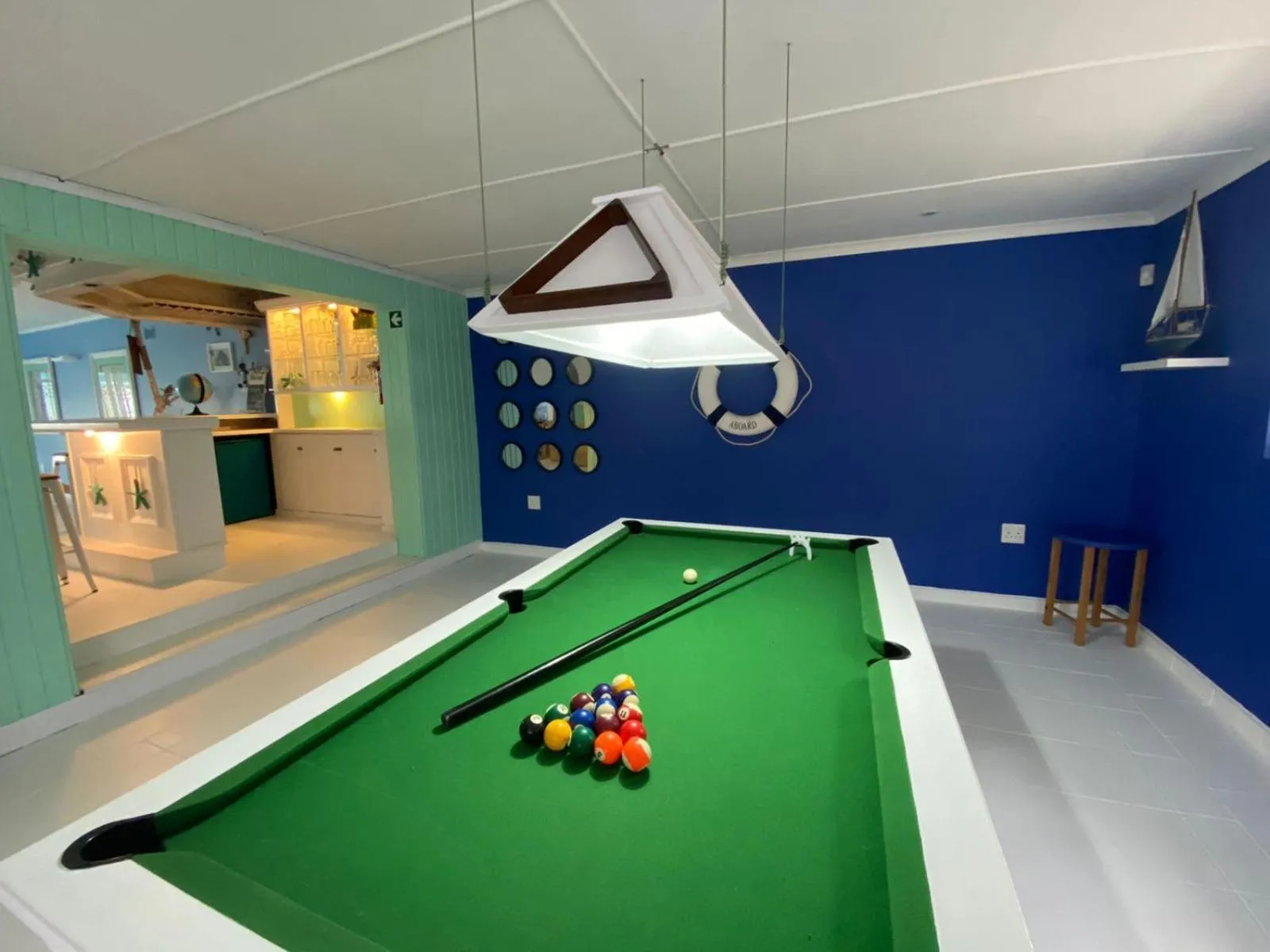 Entertainment in ThE LaZy ShArK