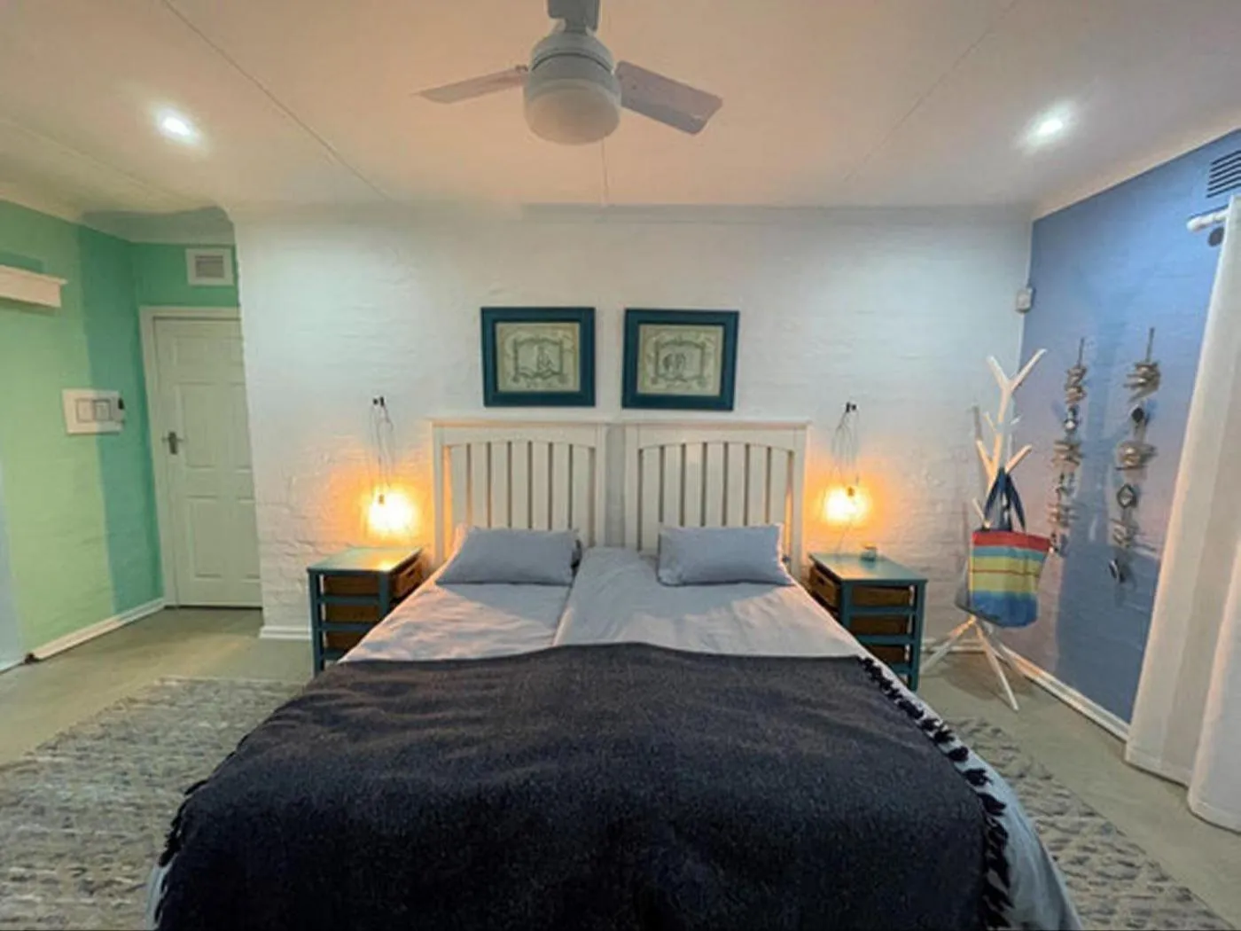 Bedroom, Bed in ThE LaZy ShArK