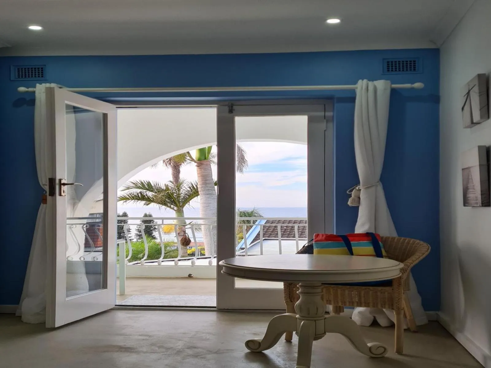 Sea view in ThE LaZy ShArK