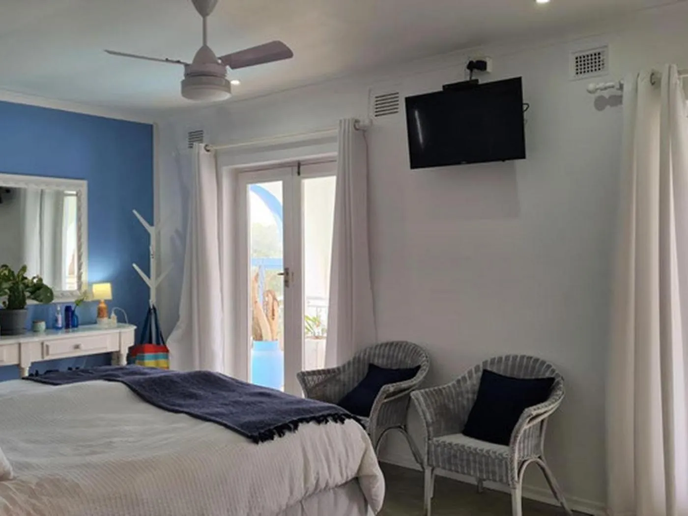 TV and multimedia, Bed in ThE LaZy ShArK