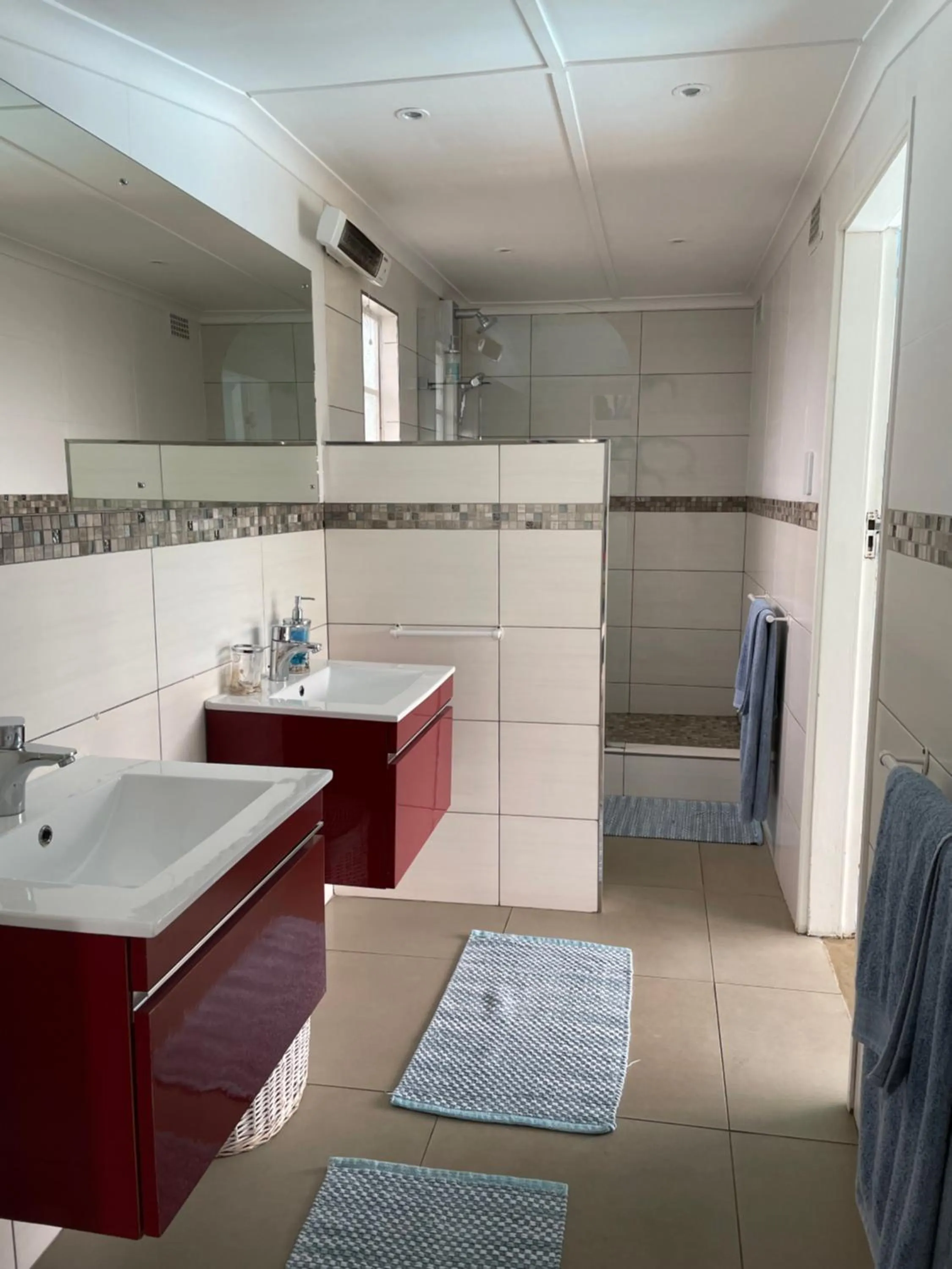 Bathroom in ThE LaZy ShArK