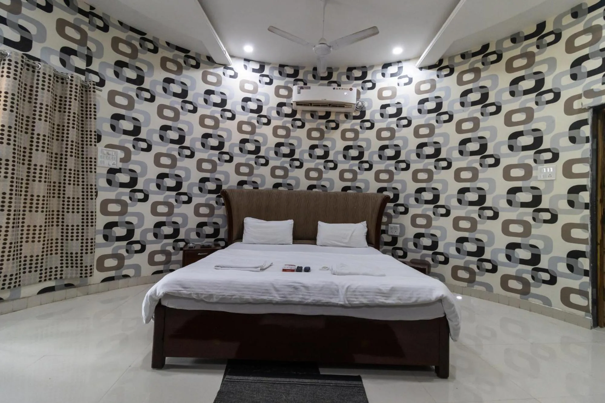 Bedroom, Bed in Vrindavan Gopala Resort