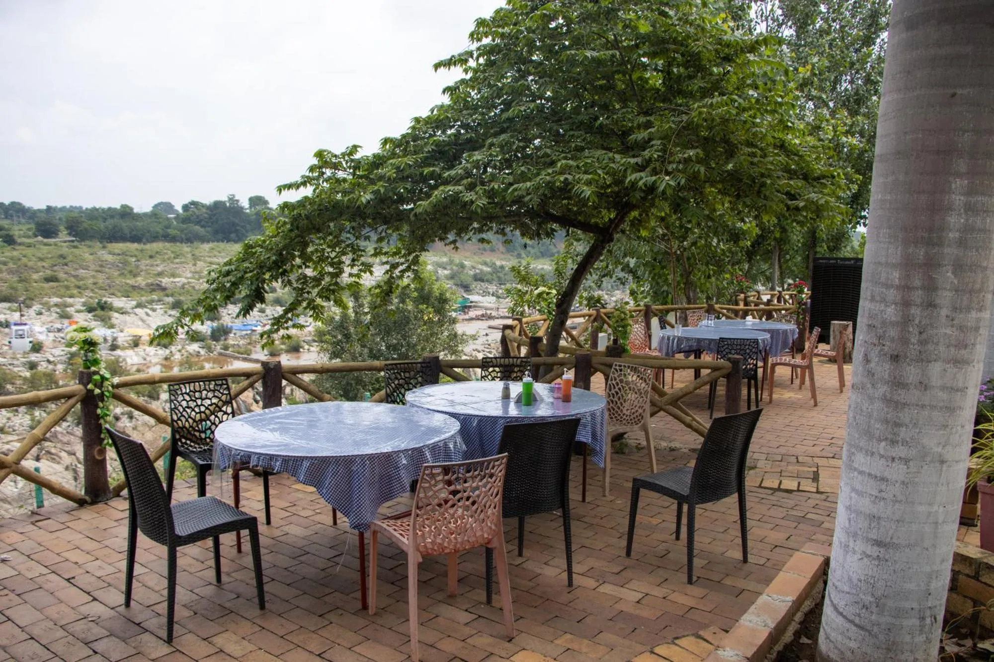 Restaurant/places to eat in Vrindavan Gopala Resort