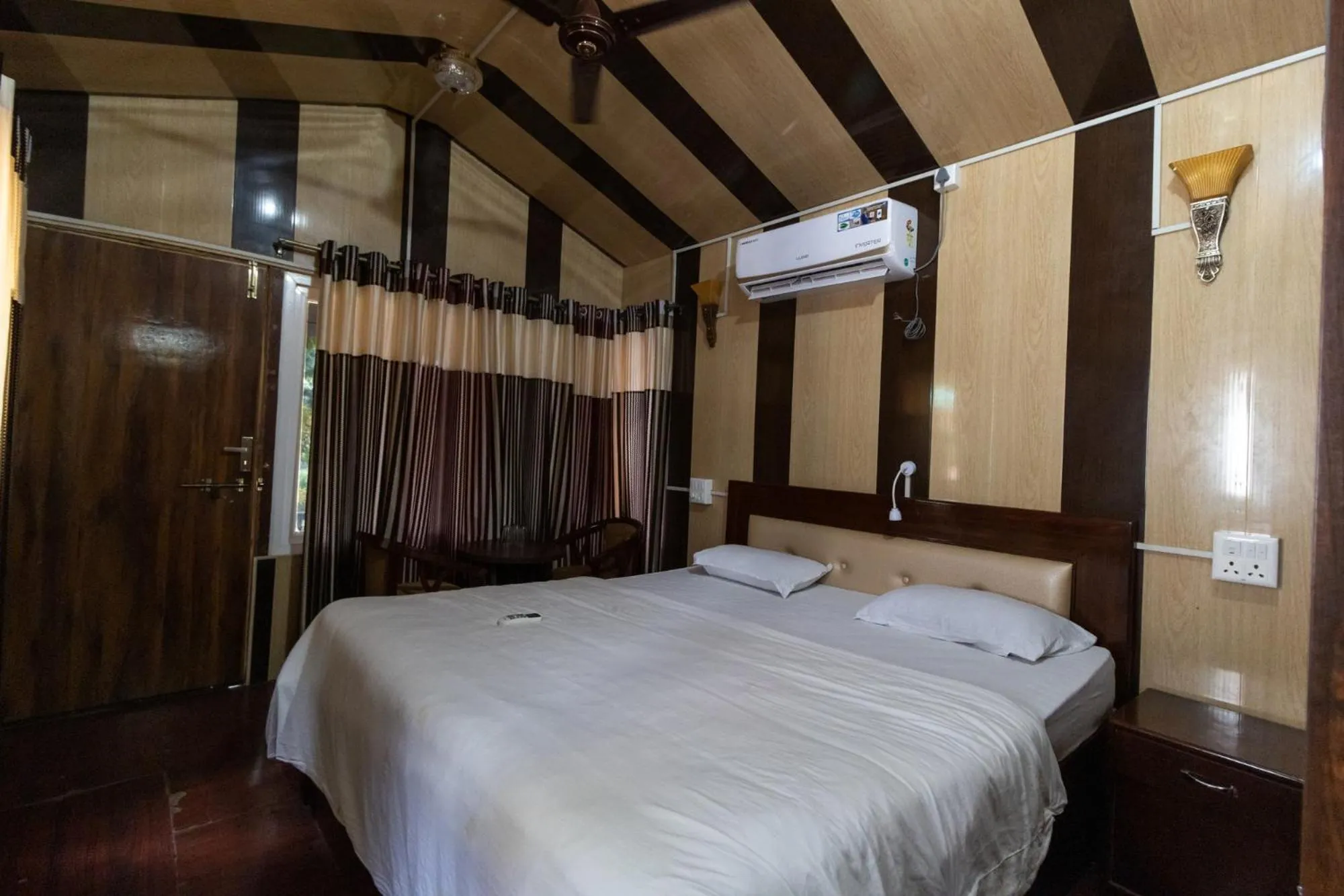 Bedroom, Bed in Vrindavan Gopala Resort