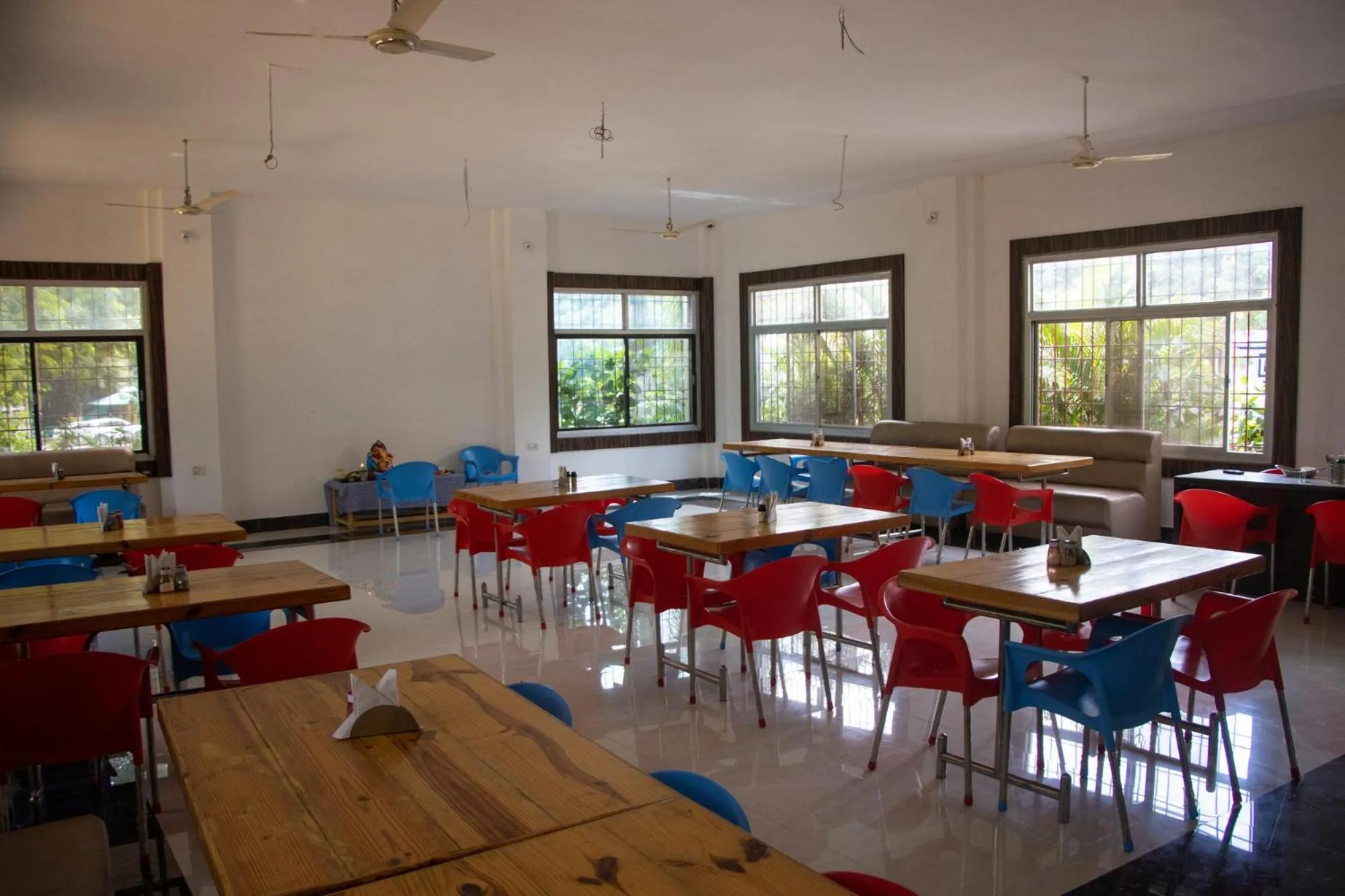 Restaurant/places to eat in Vrindavan Gopala Resort