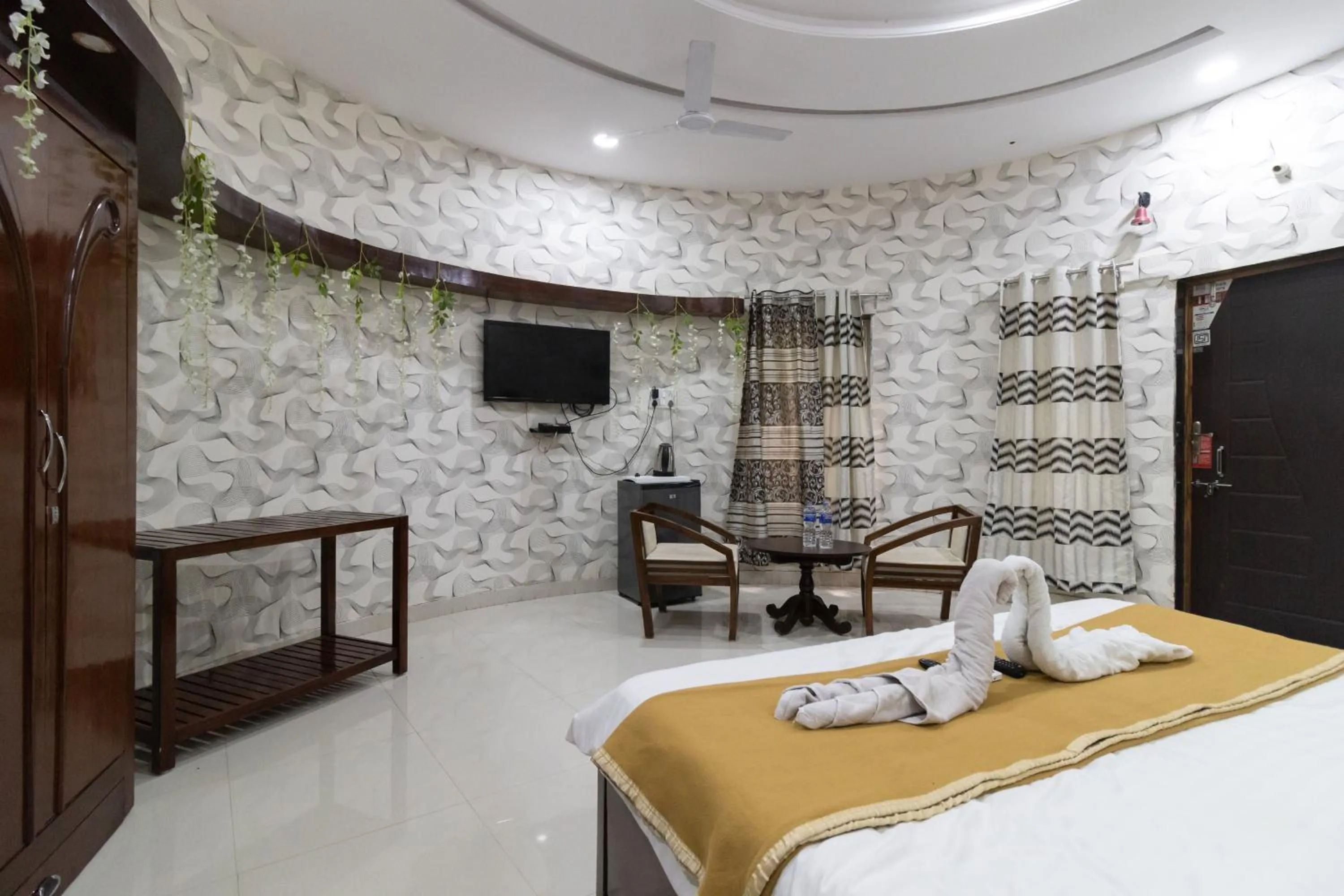 TV and multimedia, Bed in Vrindavan Gopala Resort