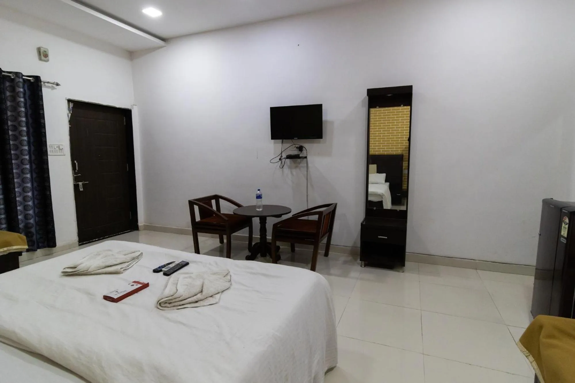 TV and multimedia, Bed in Vrindavan Gopala Resort