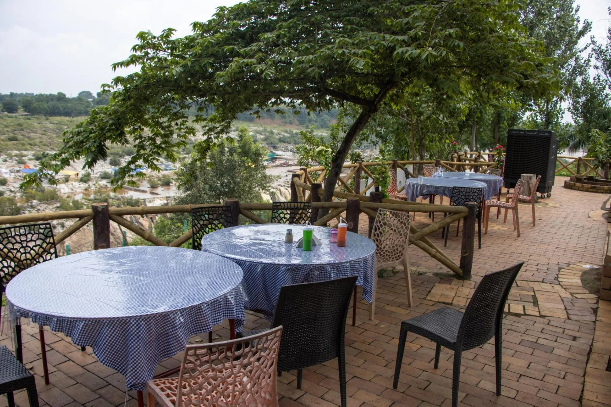 Restaurant/places to eat in Vrindavan Gopala Resort