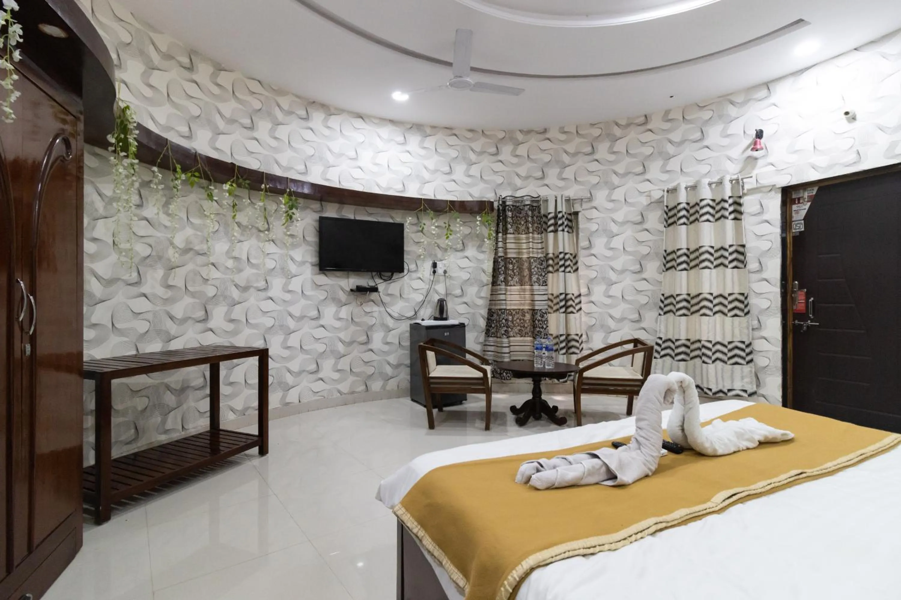 TV and multimedia, Bed in Vrindavan Gopala Resort