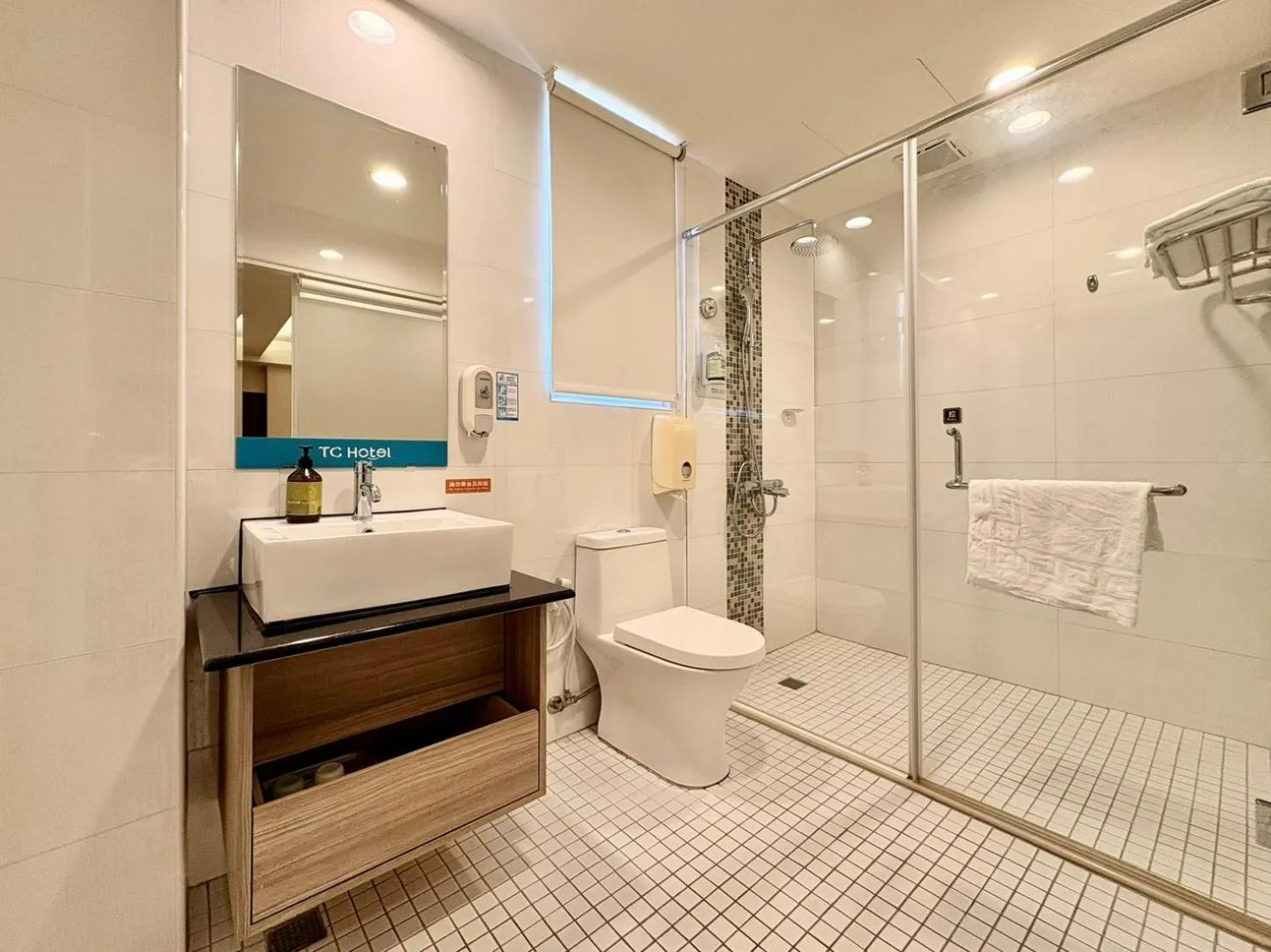 Shower in Tc慢旅花蓮館-近東大門夜市市中心