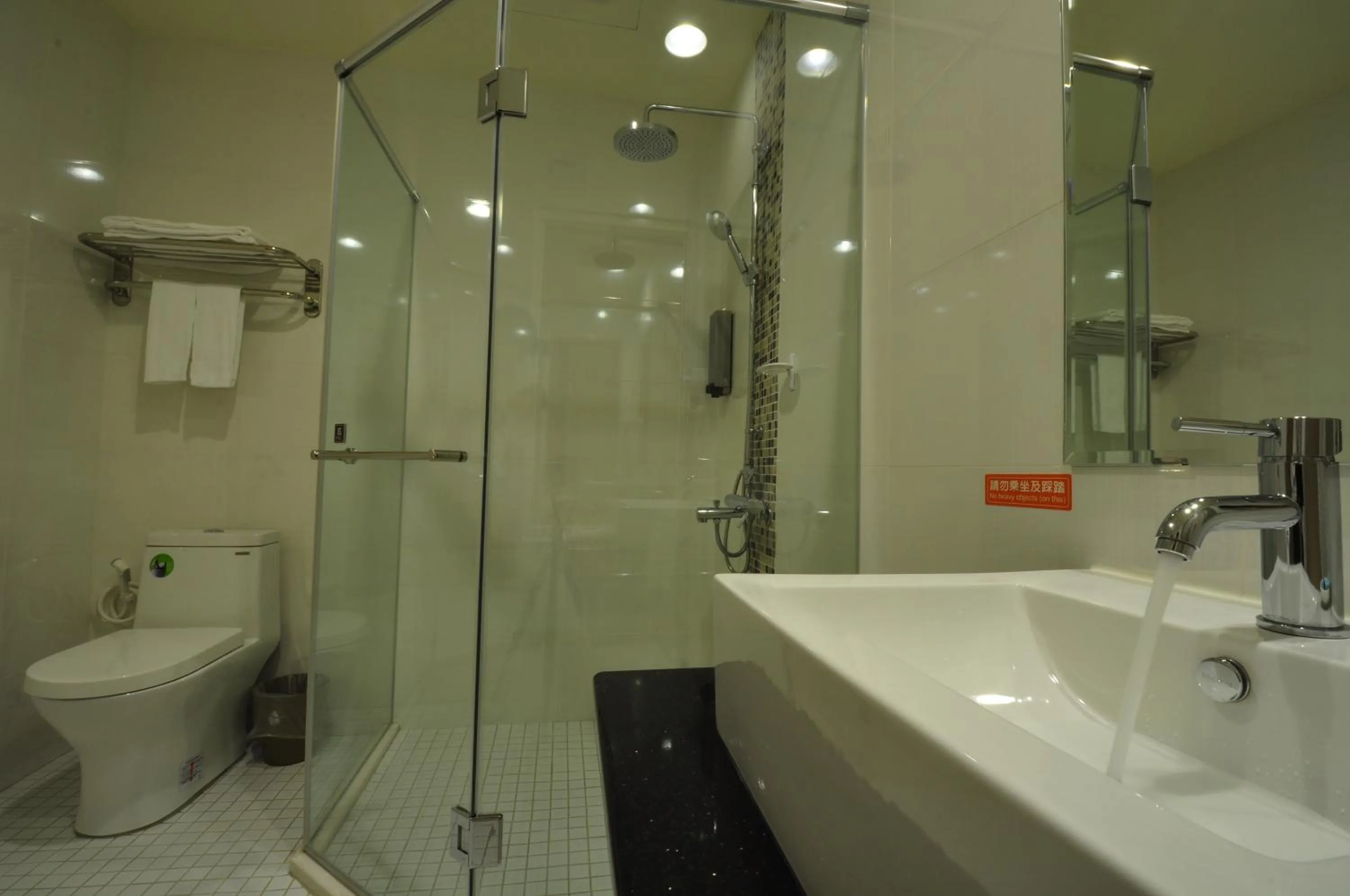 Shower in Fupin Hotel