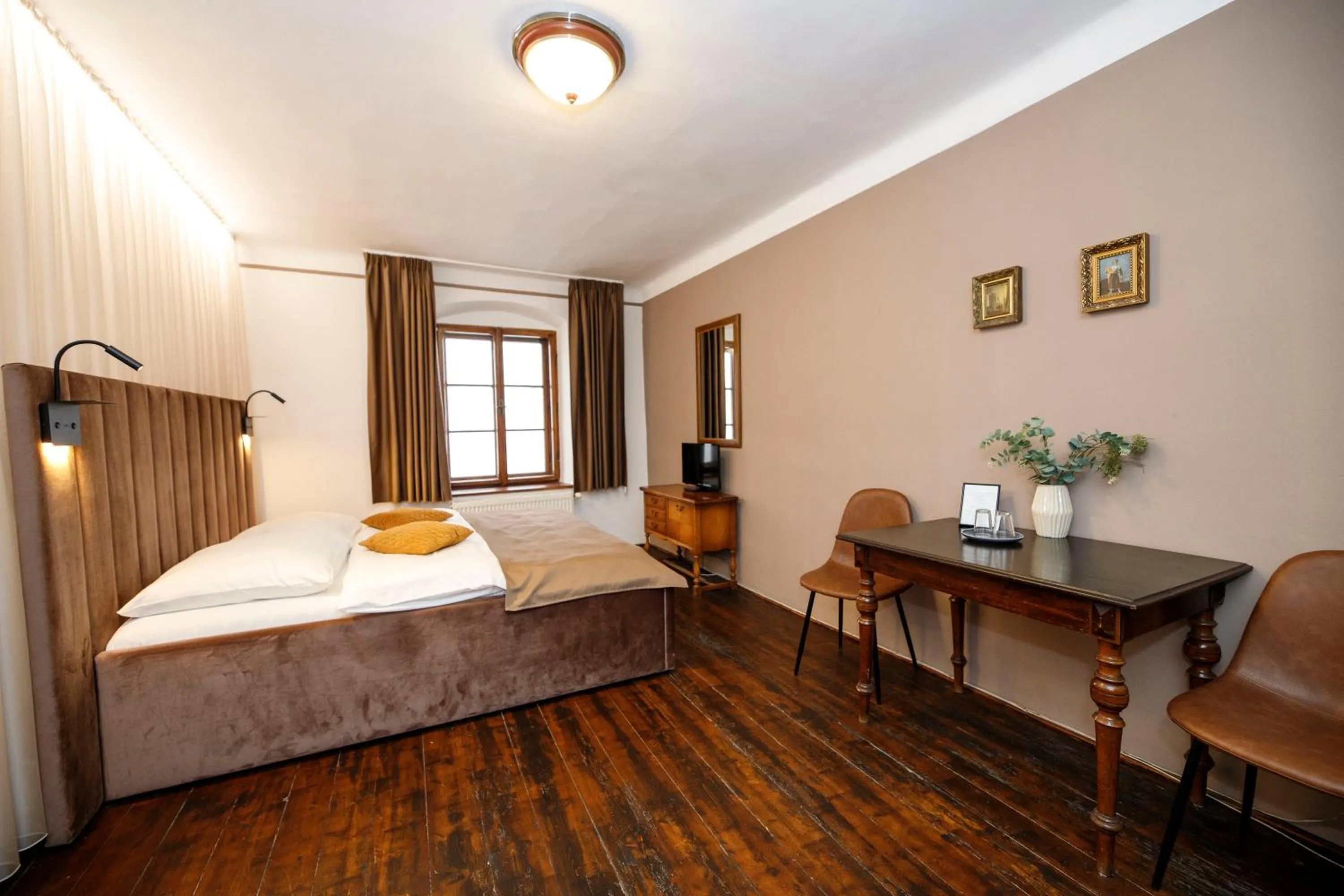 Bed in Hotel Svambersky dum