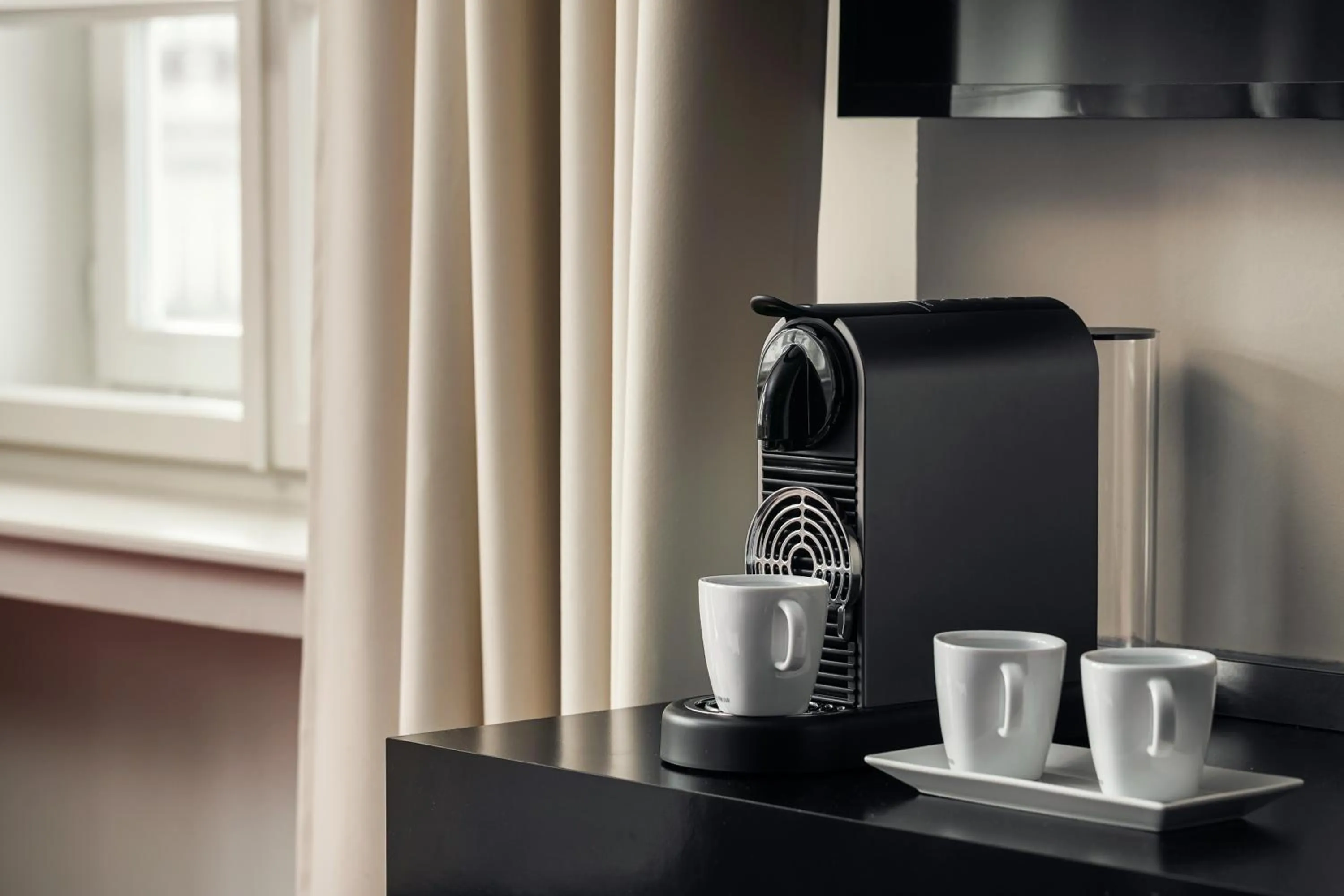 Coffee/tea facilities in Perla Hotel