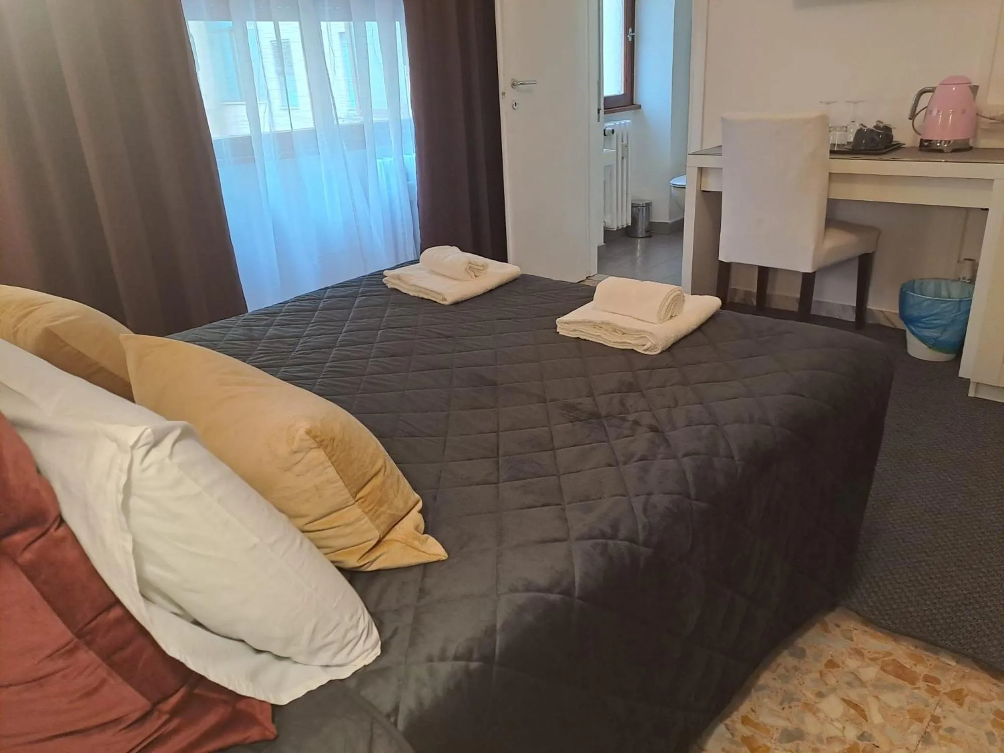 Bed in Appia Avenue 639