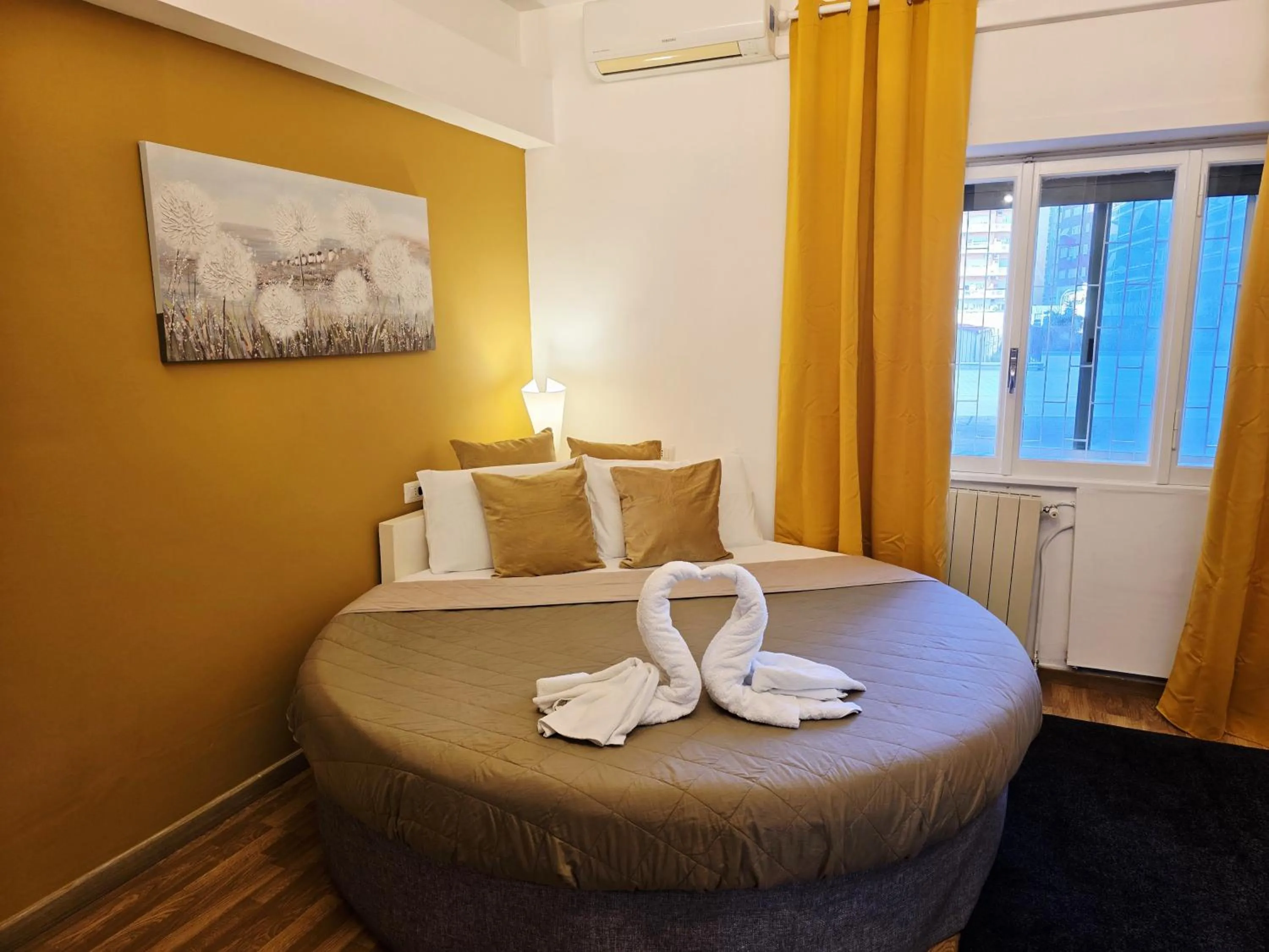 Bed in Appia Avenue 639