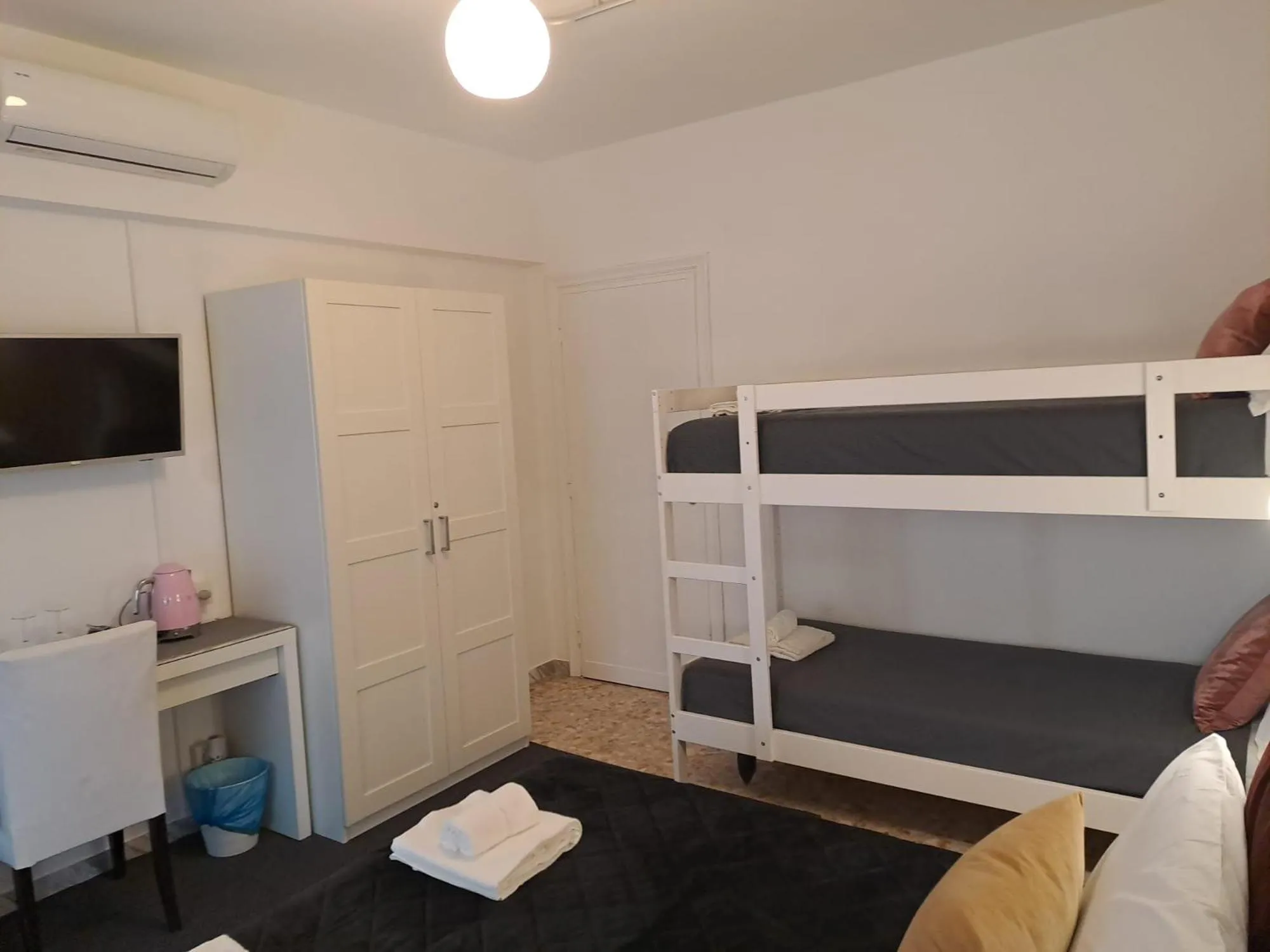 Bed in Appia Avenue 639