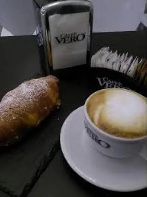 Food and drinks in Appia Avenue 639